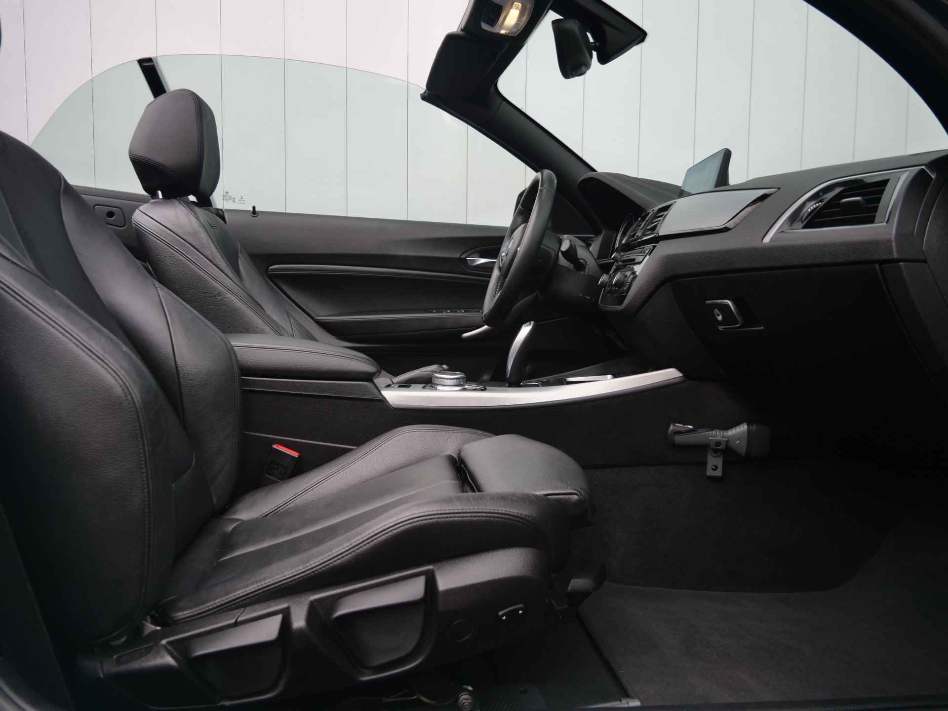 BMW 2 Serie Cabrio 218i 136pk High Executive Automaat M-pakket LED / Leder / 17 Inch / Navigatie - 16/38