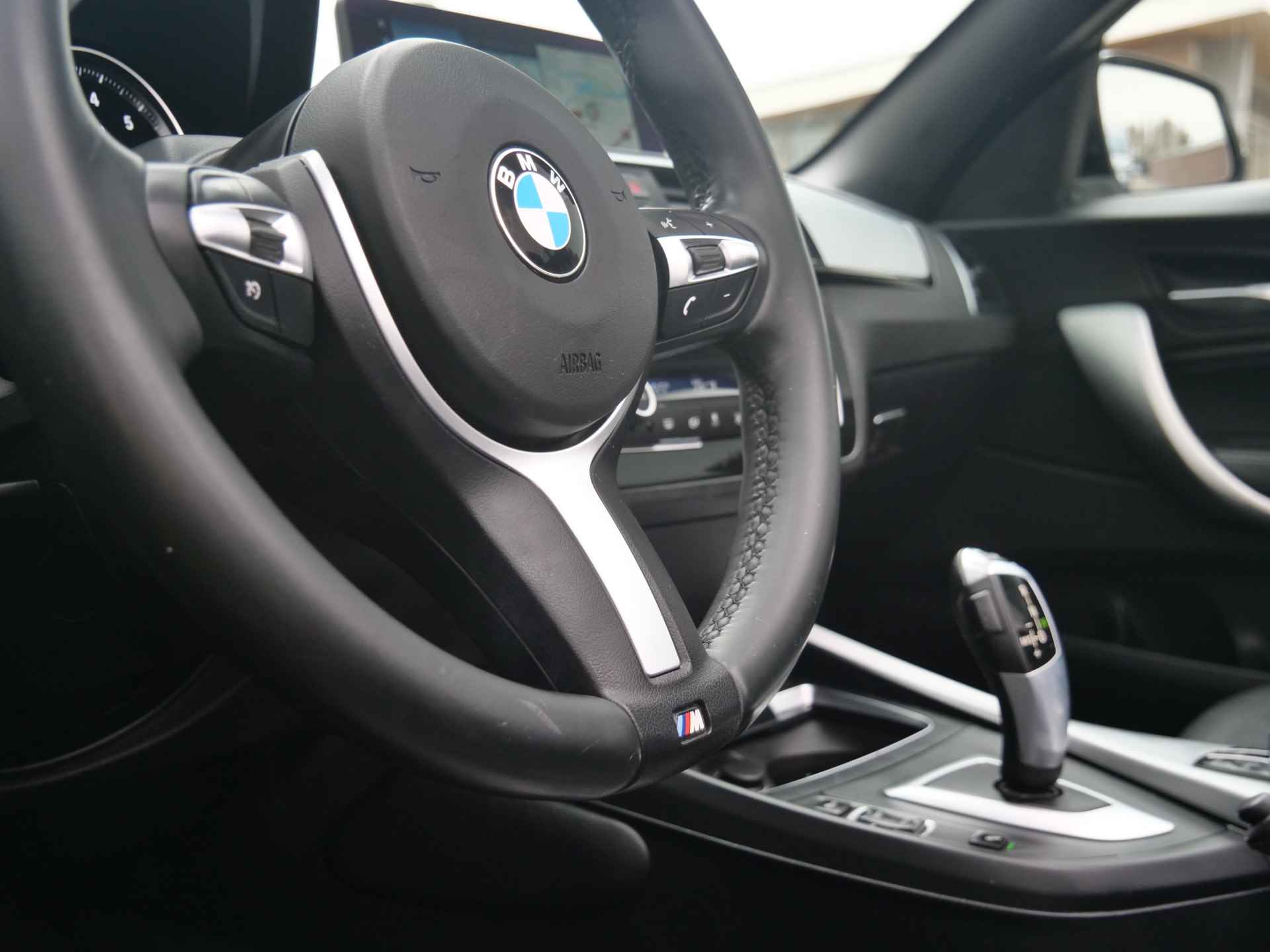 BMW 2 Serie Cabrio 218i 136pk High Executive Automaat M-pakket LED / Leder / 17 Inch / Navigatie - 27/38