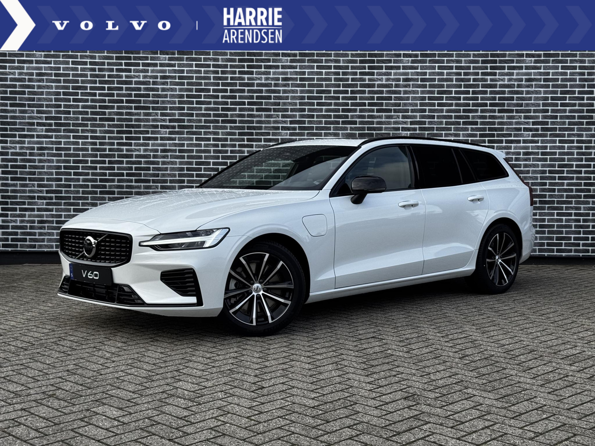 Volvo V60 2.0 T6 Recharge AWD Plus Dark | Adaptieve Cruise Control | Schuifdak | Getint glas | Harman Kardon Audio| Contourstoelen