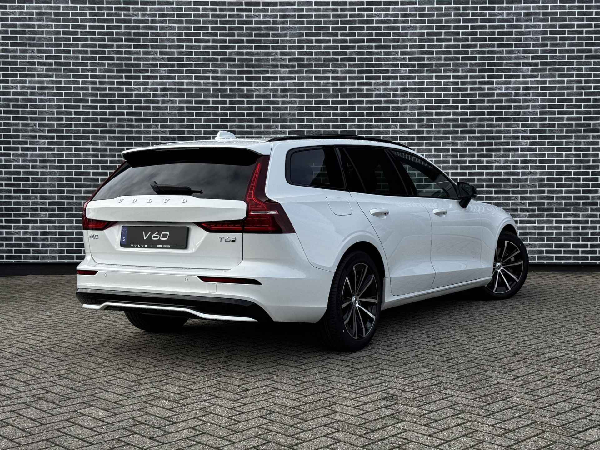 Volvo V60 2.0 T6 Recharge AWD Plus Dark | Adaptieve Cruise Control | Schuifdak | Getint glas | Harman Kardon Audio| Contourstoelen - 10/21