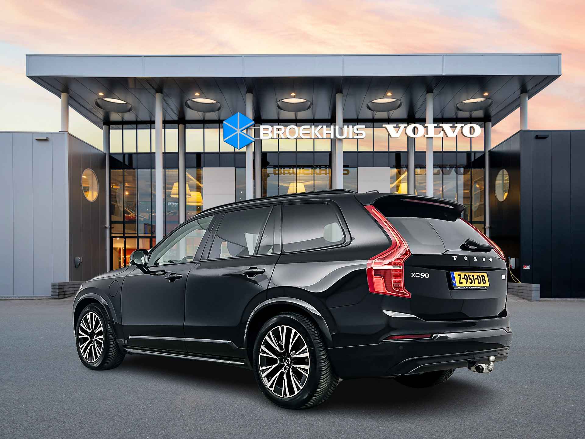 Volvo XC90 T8 Recharge AWD Ultimate Dark | Luchtvering | 360 Camera | Trekhaak | Getint glas | Head-up | Panoramadak | Nubuck dakhemel - 5/37