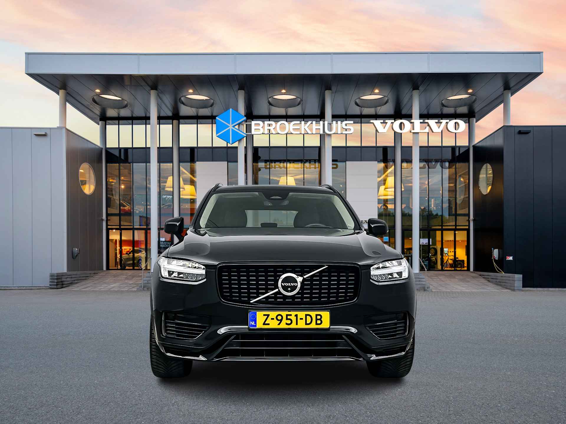 Volvo XC90 T8 Recharge AWD Ultimate Dark | Luchtvering | 360 Camera | Trekhaak | Getint glas | Head-up | Panoramadak | Nubuck dakhemel - 6/37