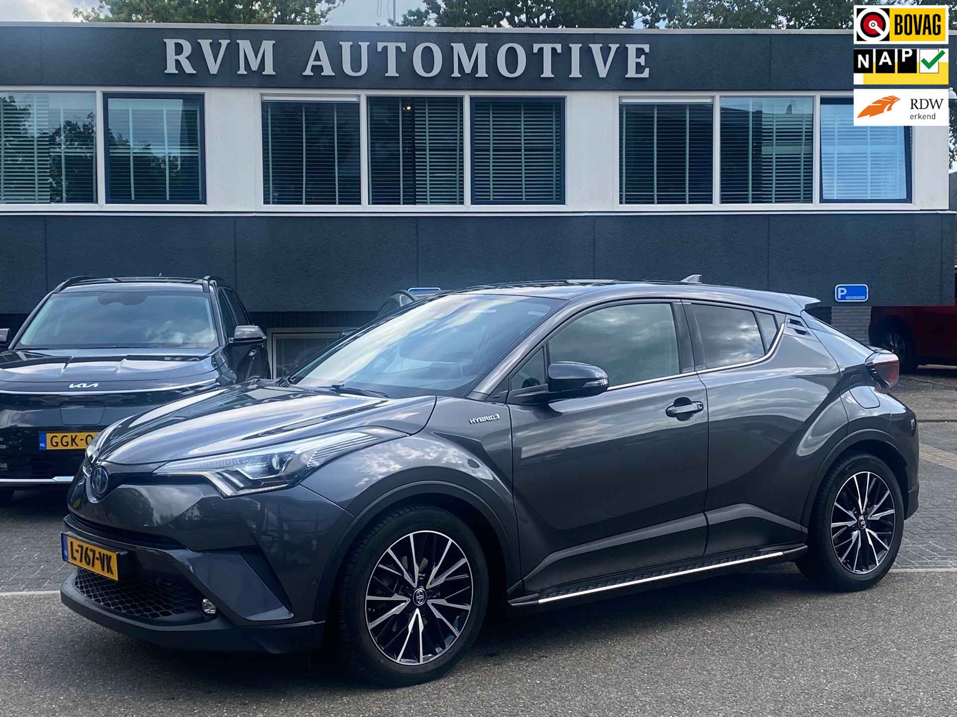 Toyota C-HR 1.8 Hybrid Executive VAN 21.900 VOOR 20.440 UW ZOMERVOORDEEL: 1.460! | TREKHAAK - 1/31