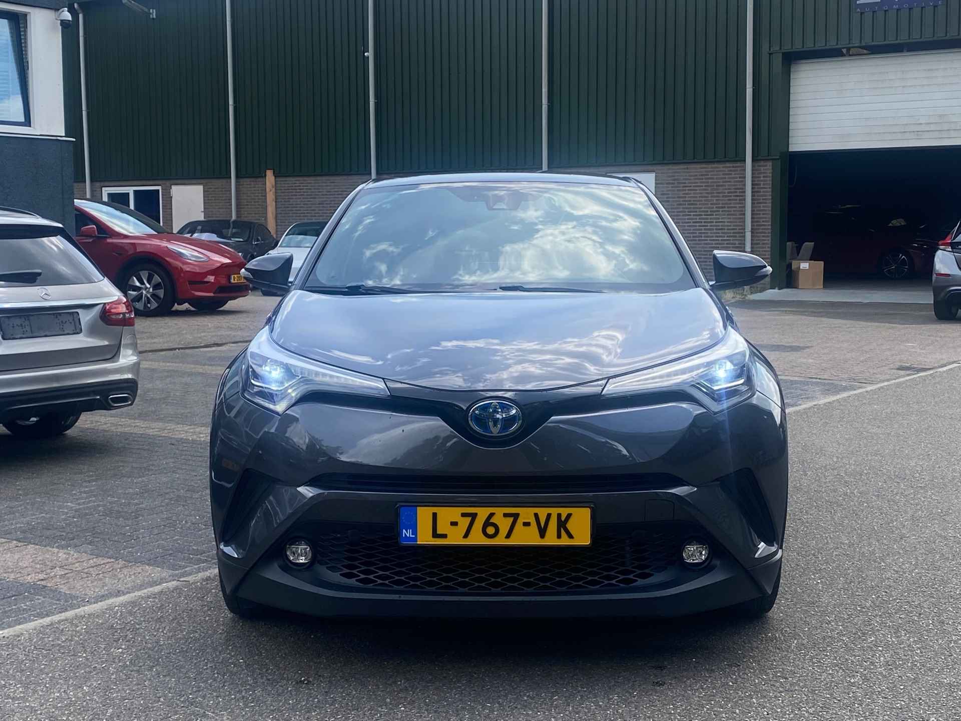 Toyota C-HR 1.8 Hybrid Executive VAN 21.900 VOOR 20.440 UW ZOMERVOORDEEL: 1.460! | TREKHAAK - 3/31