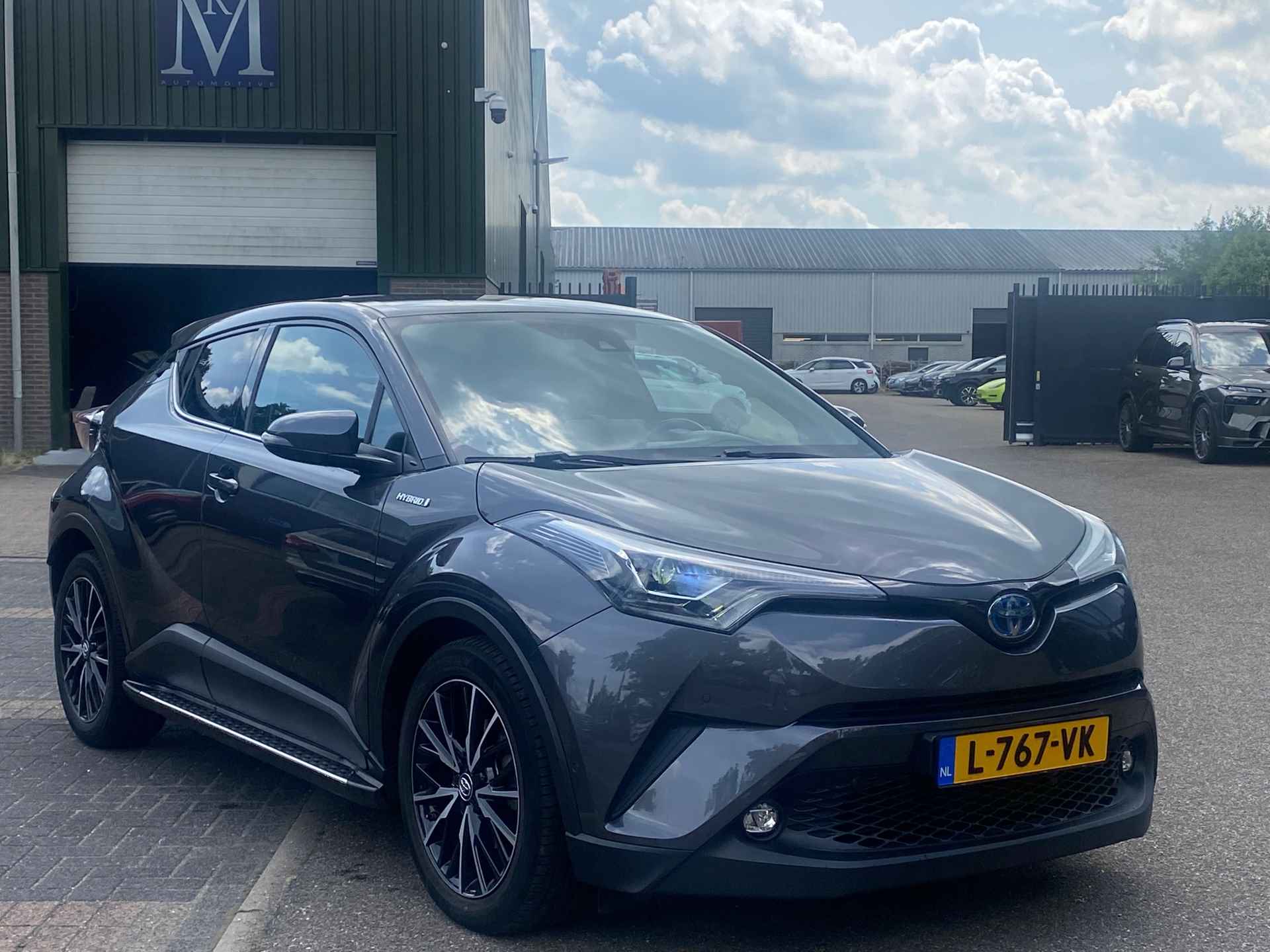 Toyota C-HR 1.8 Hybrid Executive VAN 21.900 VOOR 20.440 UW ZOMERVOORDEEL: 1.460! | TREKHAAK - 4/31