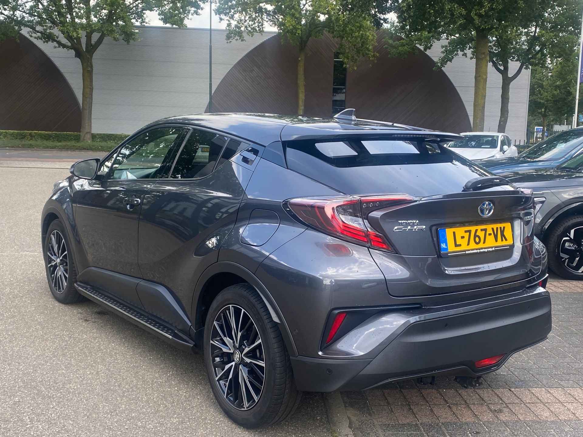 Toyota C-HR 1.8 Hybrid Executive VAN 21.900 VOOR 20.440 UW ZOMERVOORDEEL: 1.460! | TREKHAAK - 7/31