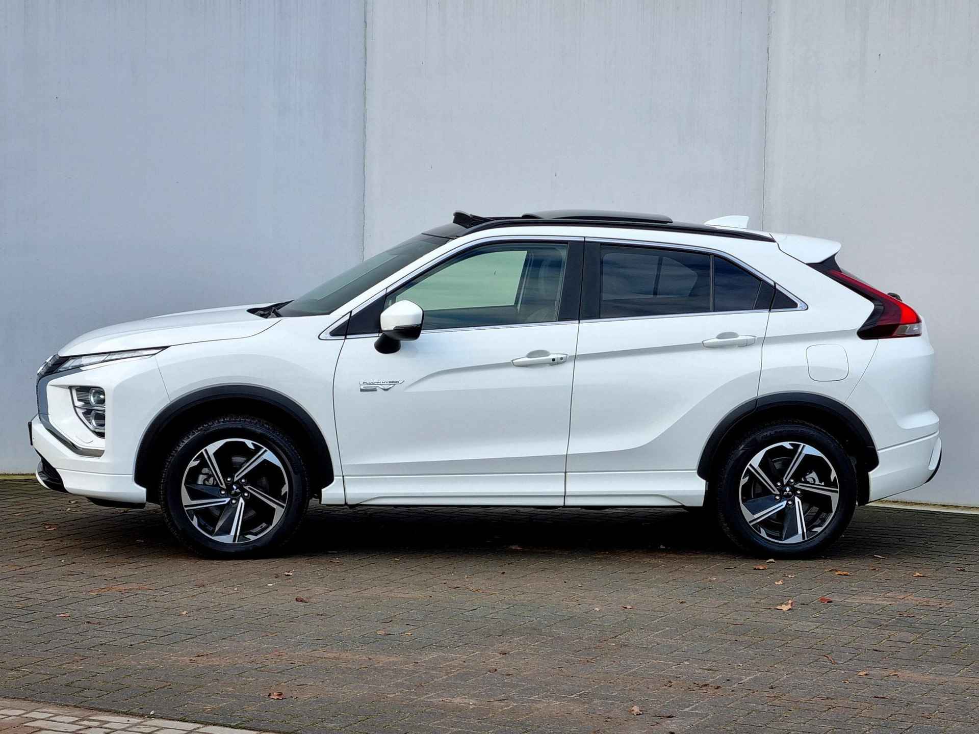 Mitsubishi Eclipse Cross 2.4 PHEV Prestige S-AWC 4WD Automaat / 1500KG Trekgewicht / Schuif-/Opendak / Cruise Control Adaptief / Camera / Lederen Bekleding - 19/44