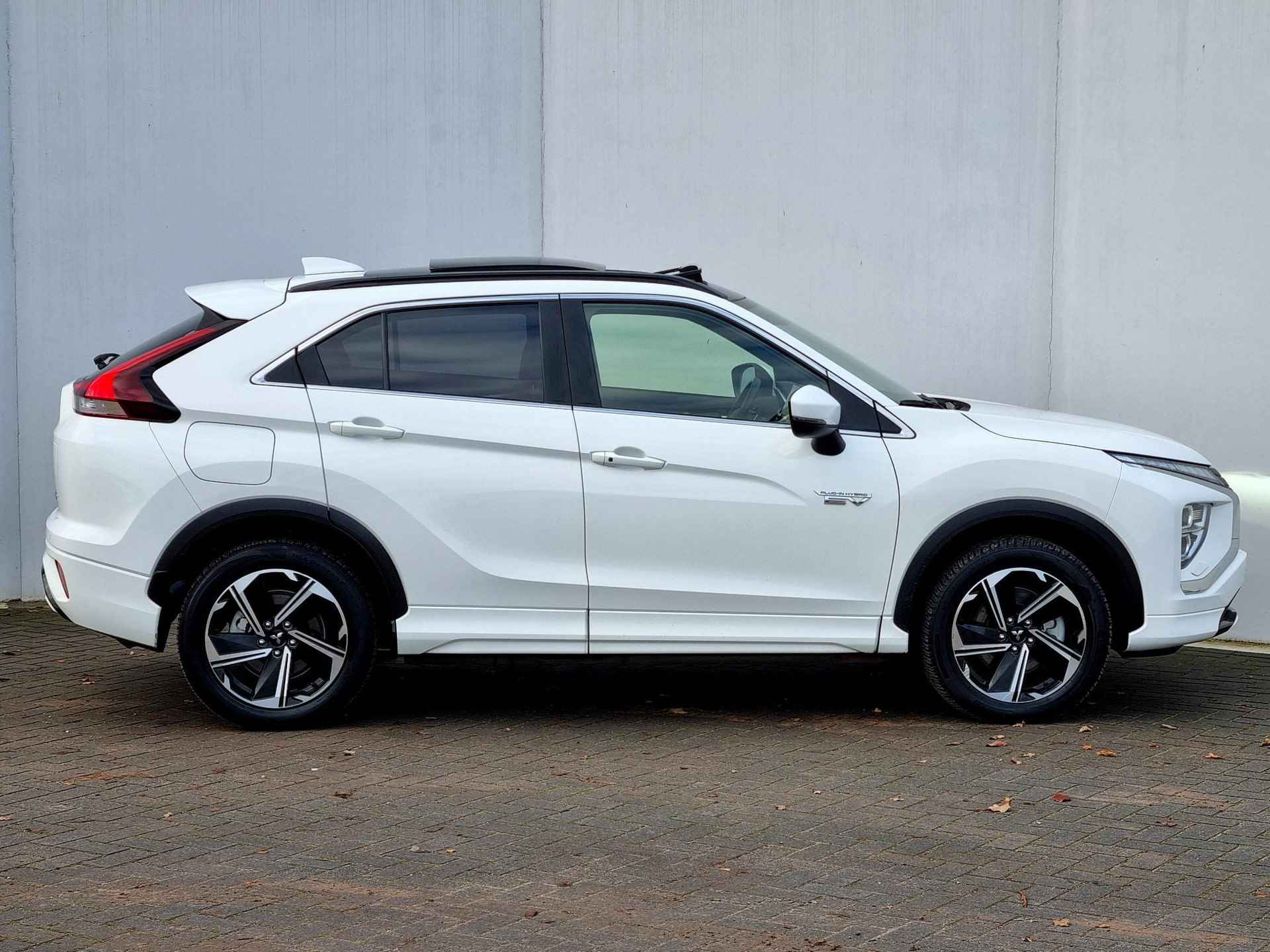 Mitsubishi Eclipse Cross 2.4 PHEV Prestige S-AWC 4WD Automaat / 1500KG Trekgewicht / Schuif-/Opendak / Cruise Control Adaptief / Camera / Lederen Bekleding - 20/44