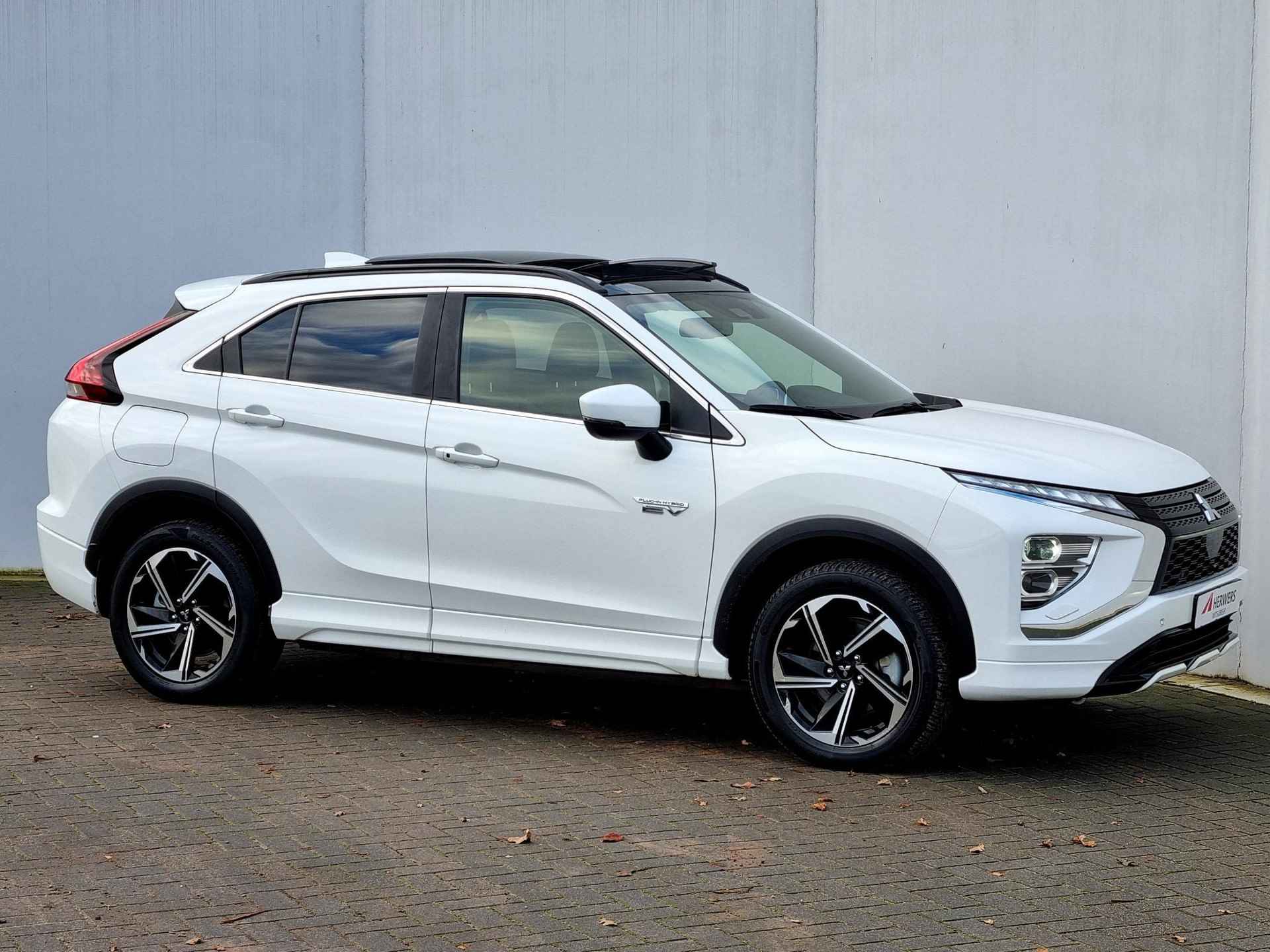 Mitsubishi Eclipse Cross 2.4 PHEV Prestige S-AWC 4WD Automaat / 1500KG Trekgewicht / Schuif-/Opendak / Cruise Control Adaptief / Camera / Lederen Bekleding - 24/44