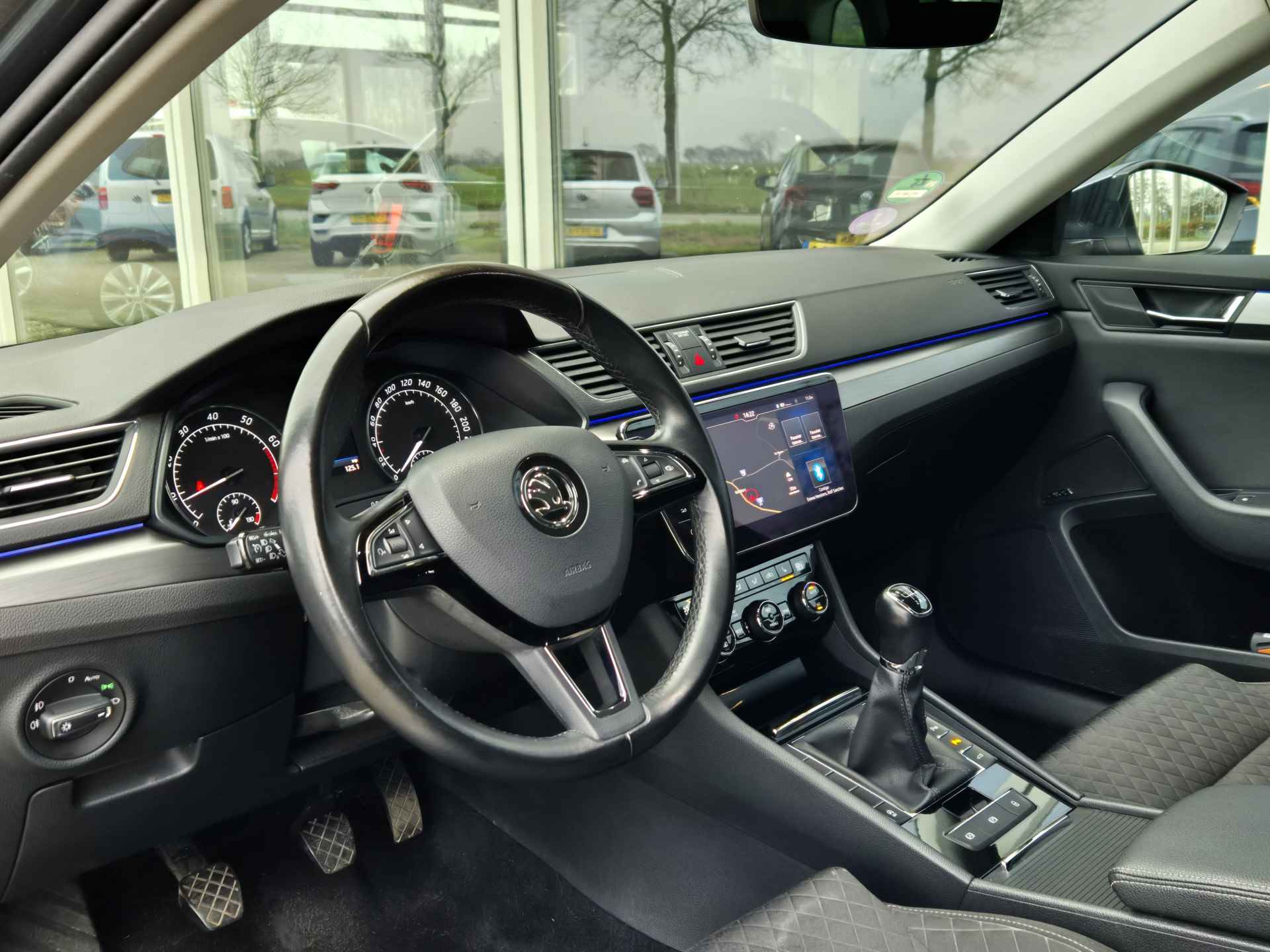 Škoda Superb Combi 1.4 TSI ACT Style Business | Navigatie | Keyless | Stoelverwarming | Elek. Klep - 4/36