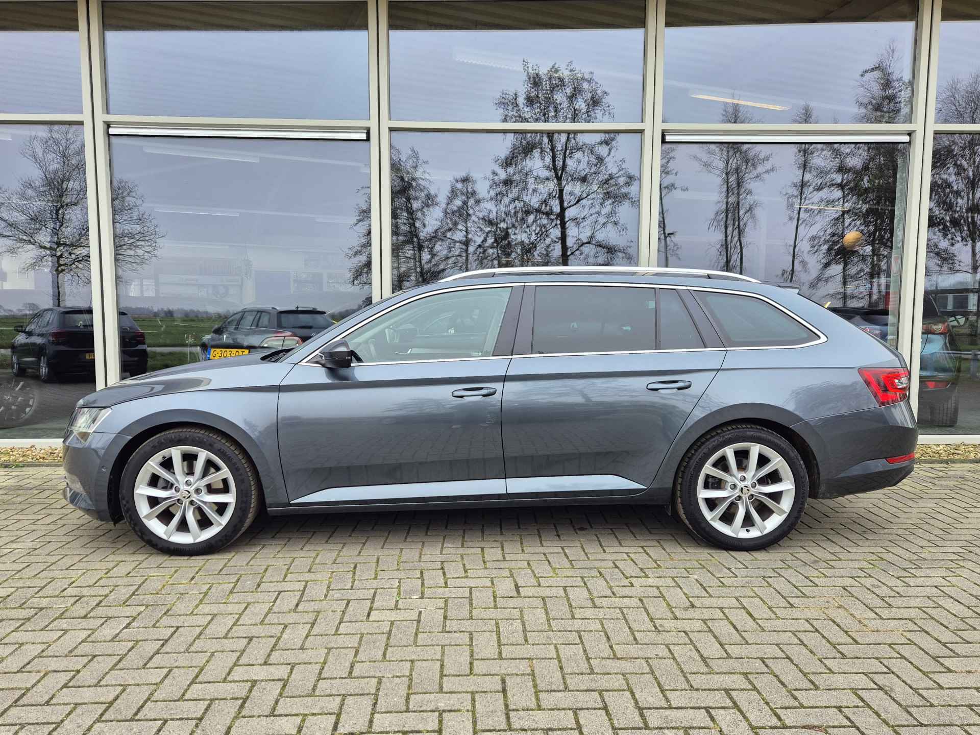 Škoda Superb Combi 1.4 TSI ACT Style Business | Navigatie | Keyless | Stoelverwarming | Elek. Klep - 6/36