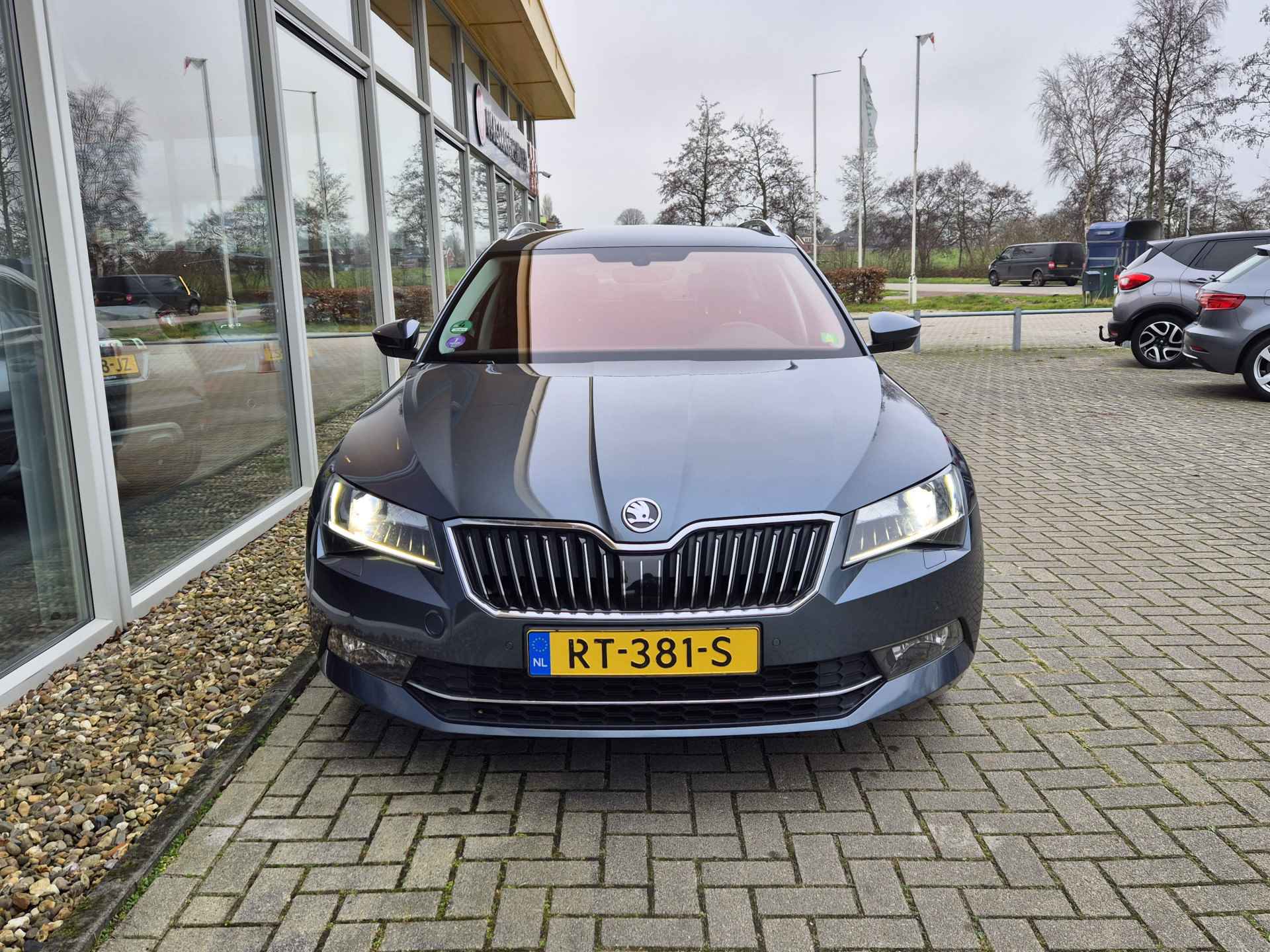 Škoda Superb Combi 1.4 TSI ACT Style Business | Navigatie | Keyless | Stoelverwarming | Elek. Klep - 9/36