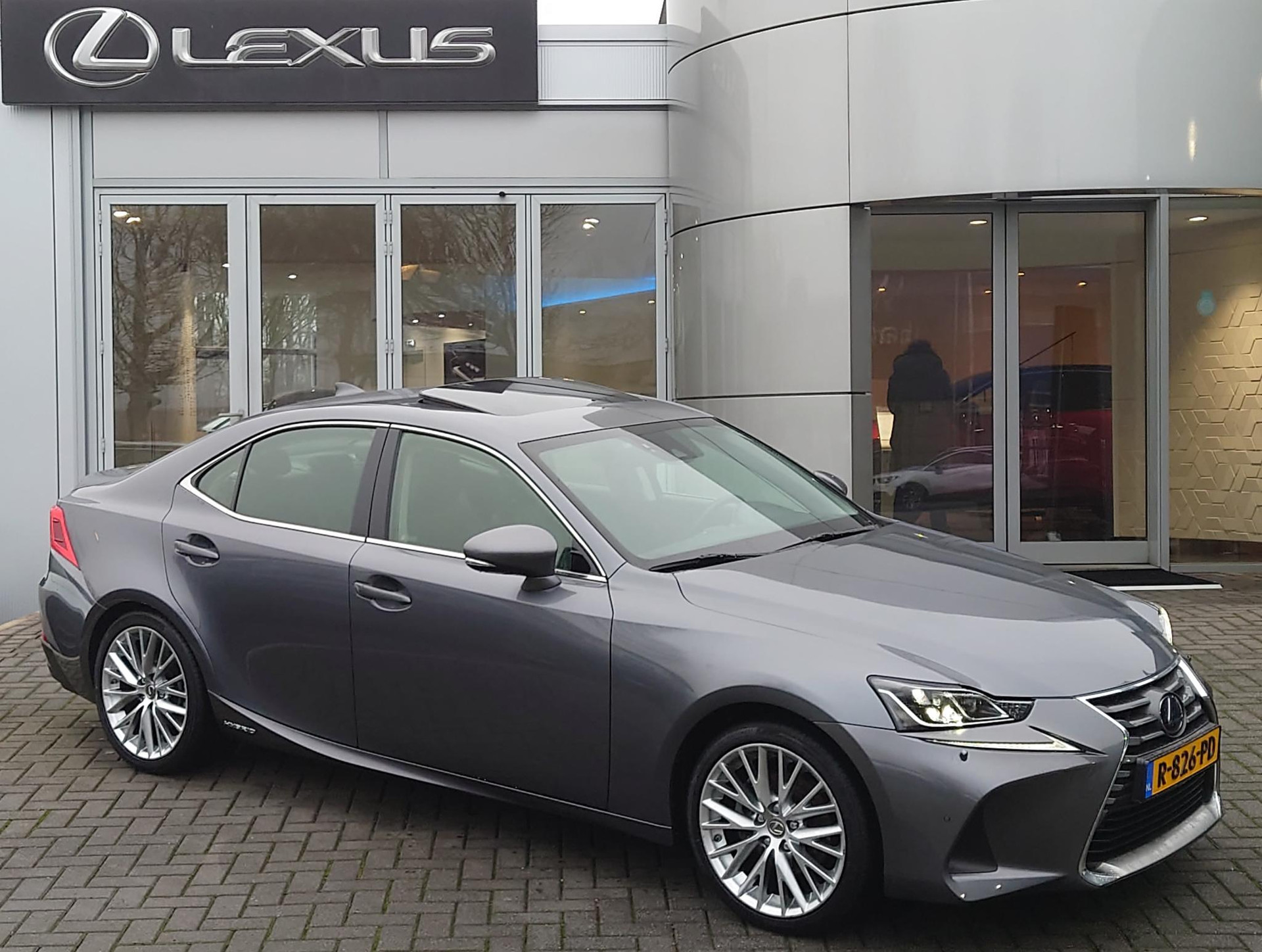 Lexus IS 300h Hybrid Luxury Line SCHUIF/KANTELDAK LED STOELVERW/KOELING KEYLESS AD-CRUISE TREKHAAK