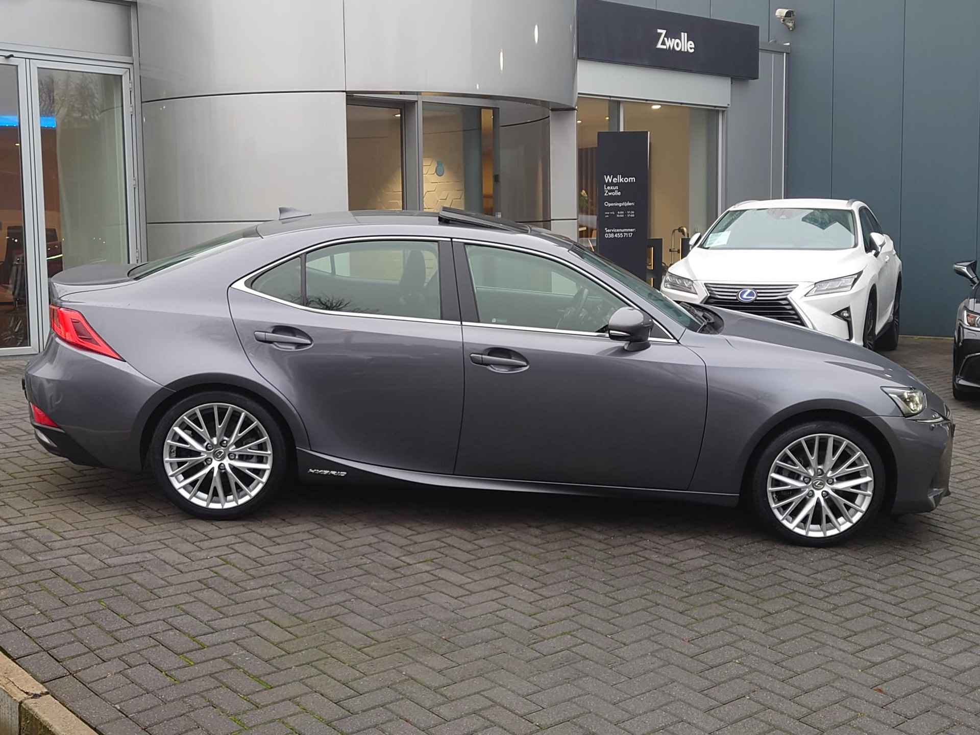 Lexus IS 300h Hybrid Luxury Line SCHUIF/KANTELDAK LED STOELVERW/KOELING KEYLESS AD-CRUISE TREKHAAK - 2/39