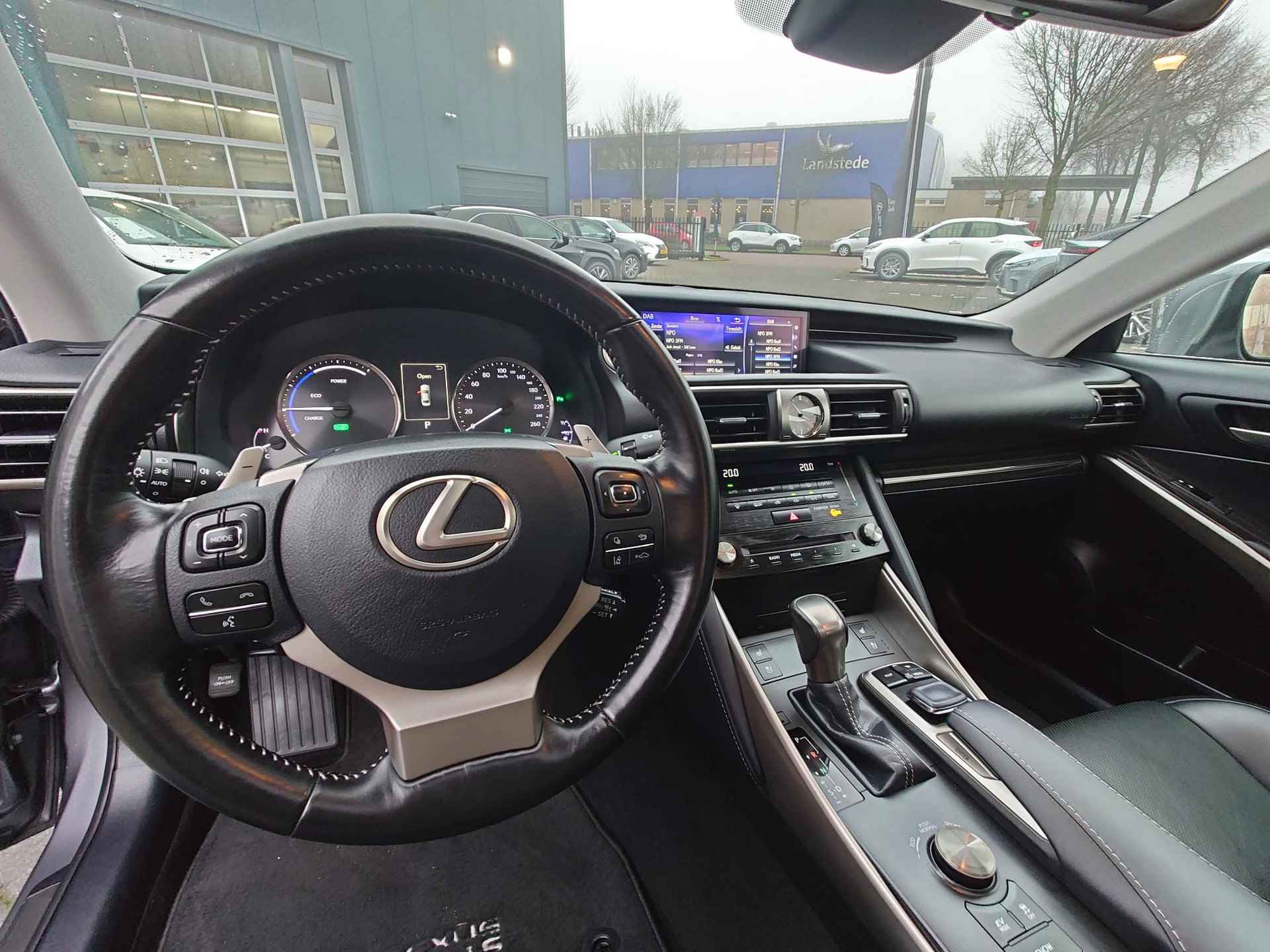 Lexus IS 300h Hybrid Luxury Line SCHUIF/KANTELDAK LED STOELVERW/KOELING KEYLESS AD-CRUISE TREKHAAK - 20/39