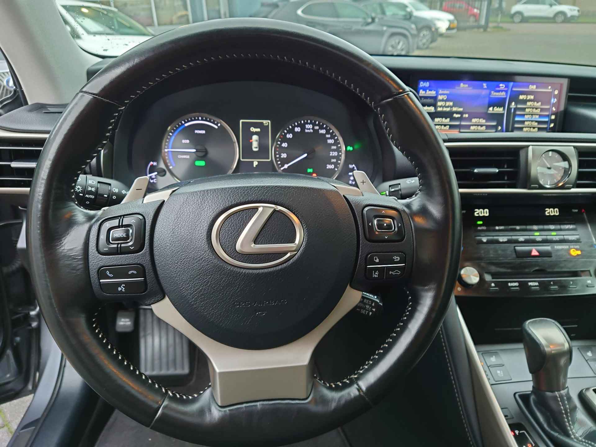 Lexus IS 300h Hybrid Luxury Line SCHUIF/KANTELDAK LED STOELVERW/KOELING KEYLESS AD-CRUISE TREKHAAK - 22/39