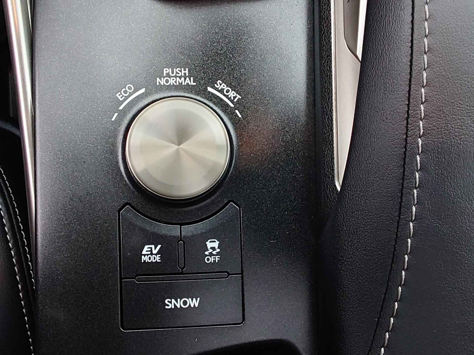 Lexus IS 300h Hybrid Luxury Line SCHUIF/KANTELDAK LED STOELVERW/KOELING KEYLESS AD-CRUISE TREKHAAK - 32/39