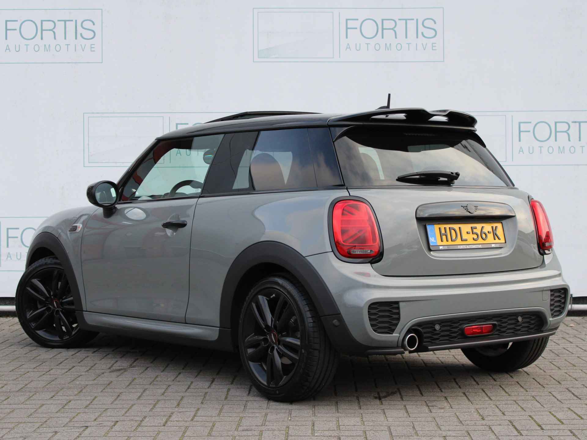 MINI Mini 1.5 Cooper John Cooper Works PANO | HARMAN KARDON | STOELVERW | CARPLAY | LAGE KM ! DEALER ONDERHOUDEN | VIRTUAL COCKPIT - 4/35