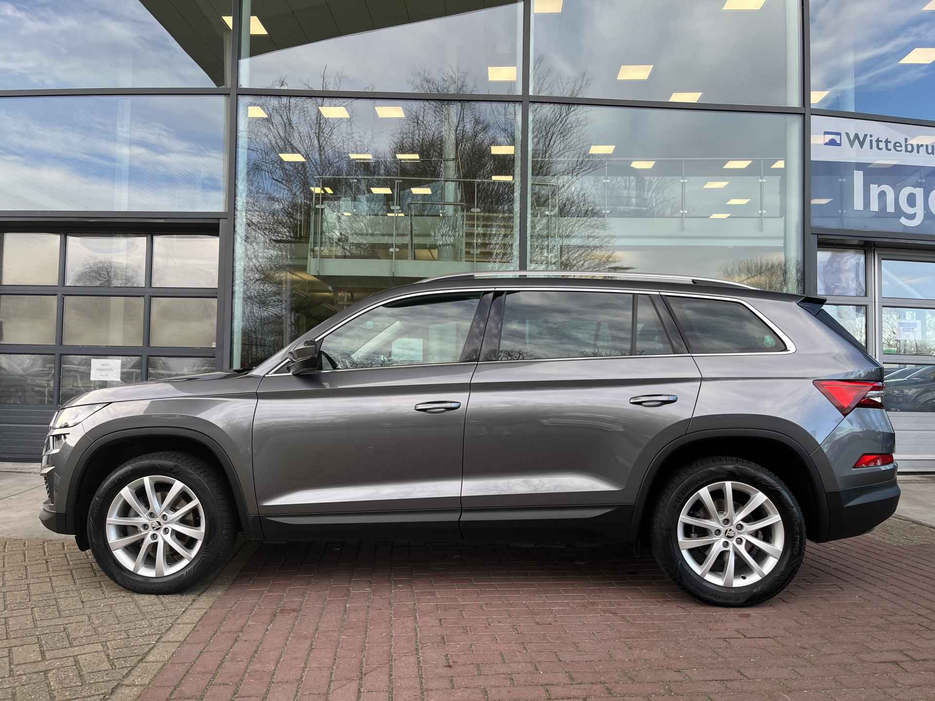 Škoda Kodiaq 1.5 TSI Business Edition 7p. / Zwenkbare trekhaak / Getint glas / Virtual Cockpit / 12 Maanden Garantie! - 8/23