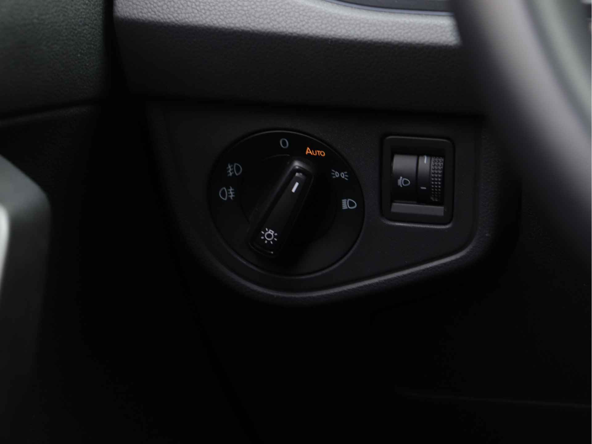 Volkswagen Taigo 1.0 TSI R-Line 110pk Automaat | Dodehoekdetectie | Afneembare trekhaak | Stoelverwarming | Camera | Adaptive Cruise - 25/46