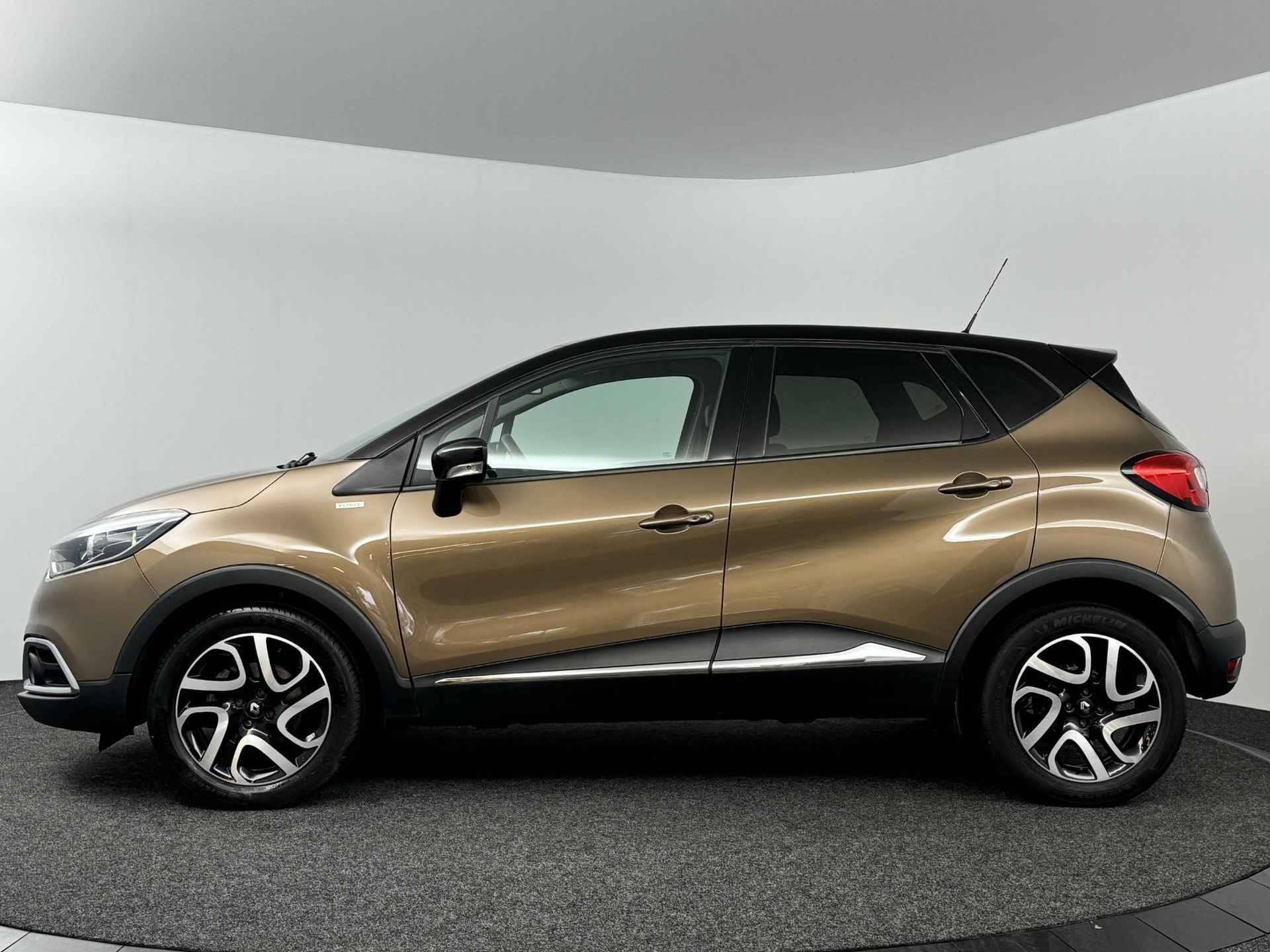 Renault Captur 1.2 TCe 120 EDC Dynamique | Dealer onderhouden! | Navi | Clima | Leder | Cruise | Stoelverw. | LM velgen 17" - 9/40