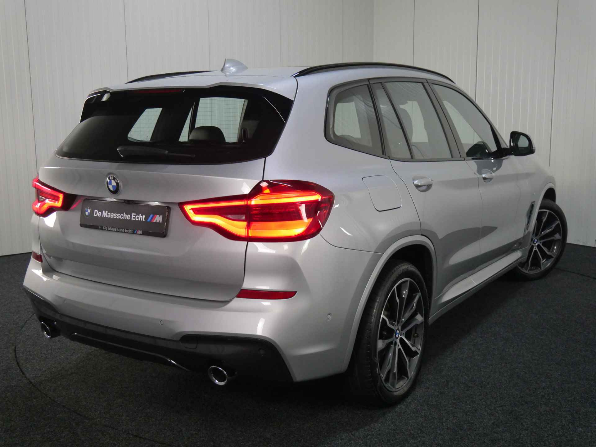 BMW X3 xDrive20i High Executive M Sport Automaat / Panoramadak / Sportstoelen / Stoelverwarming / Adaptieve LED / Head-Up / Parking Assistant / Navigatie Professional - 3/32