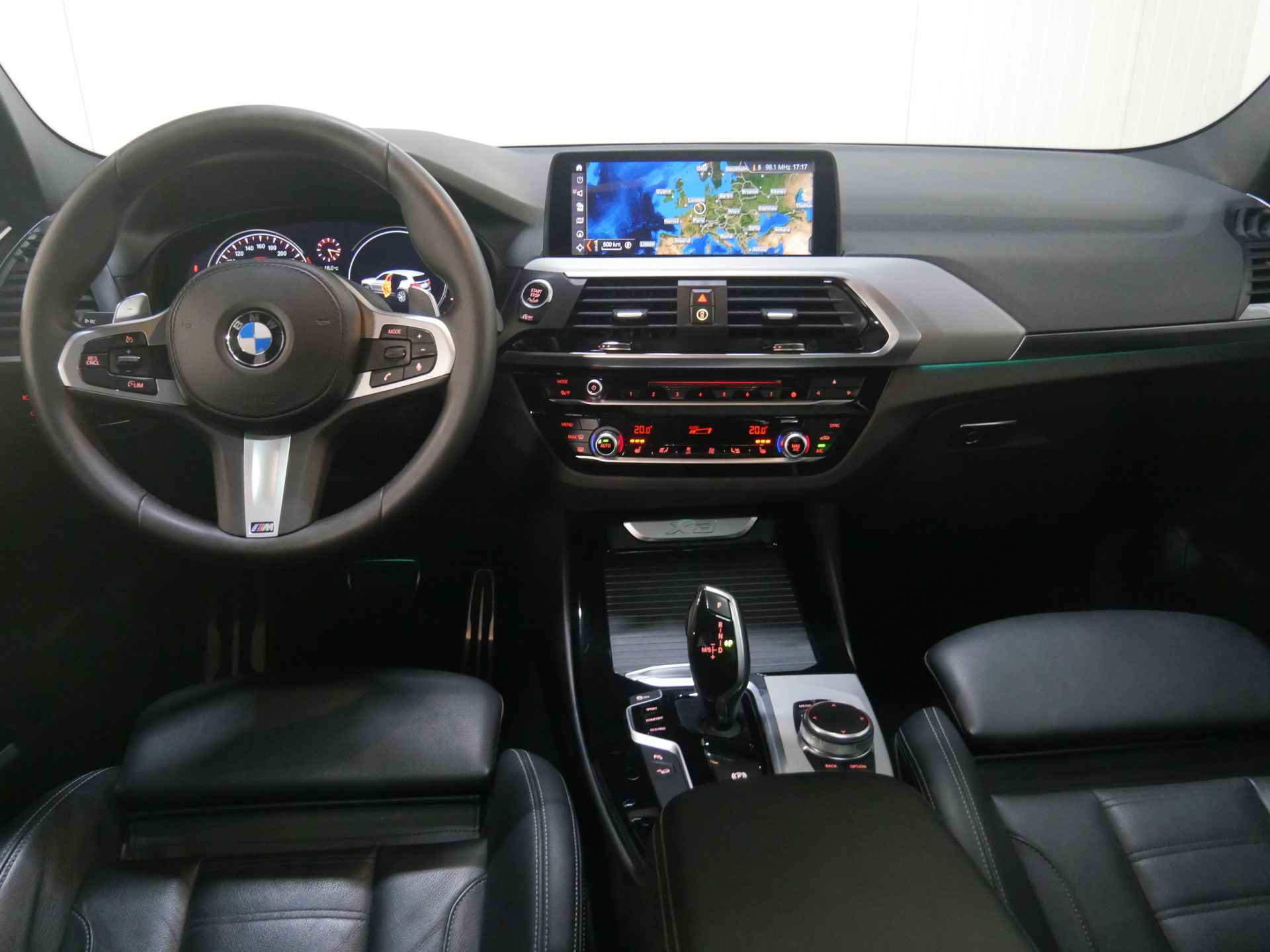 BMW X3 xDrive20i High Executive M Sport Automaat / Panoramadak / Sportstoelen / Stoelverwarming / Adaptieve LED / Head-Up / Parking Assistant / Navigatie Professional - 4/32
