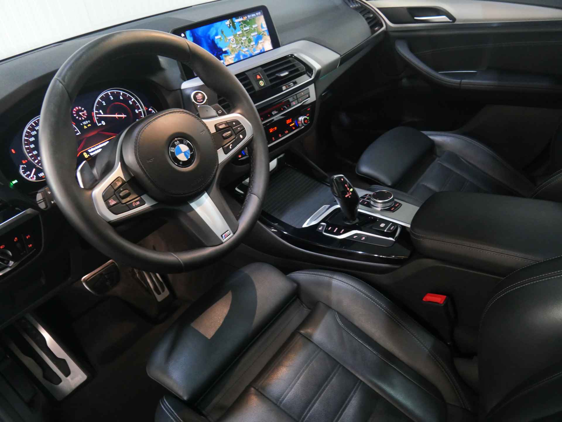 BMW X3 xDrive20i High Executive M Sport Automaat / Panoramadak / Sportstoelen / Stoelverwarming / Adaptieve LED / Head-Up / Parking Assistant / Navigatie Professional - 10/32