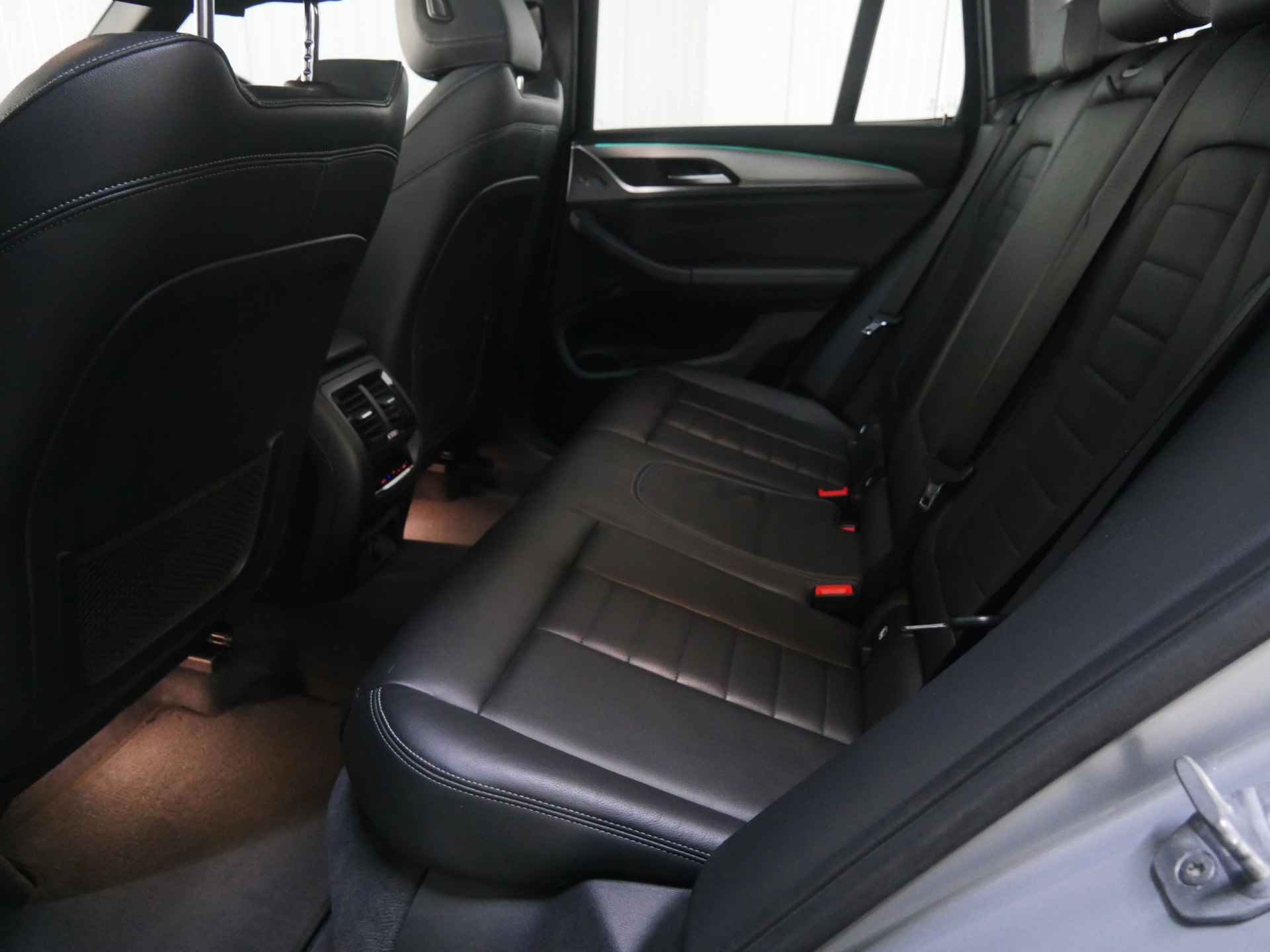 BMW X3 xDrive20i High Executive M Sport Automaat / Panoramadak / Sportstoelen / Stoelverwarming / Adaptieve LED / Head-Up / Parking Assistant / Navigatie Professional - 11/32