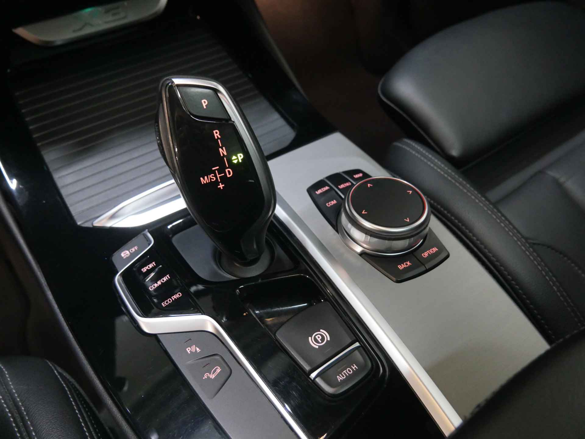 BMW X3 xDrive20i High Executive M Sport Automaat / Panoramadak / Sportstoelen / Stoelverwarming / Adaptieve LED / Head-Up / Parking Assistant / Navigatie Professional - 18/32