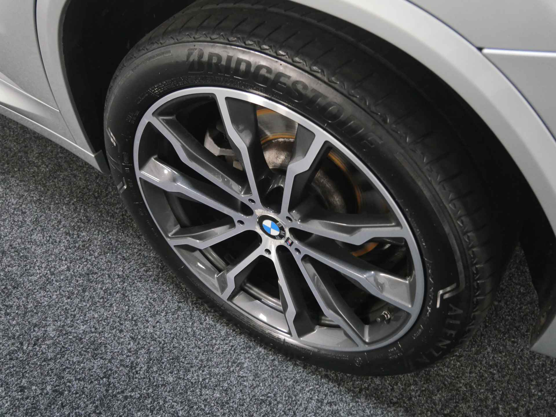 BMW X3 xDrive20i High Executive M Sport Automaat / Panoramadak / Sportstoelen / Stoelverwarming / Adaptieve LED / Head-Up / Parking Assistant / Navigatie Professional - 26/32