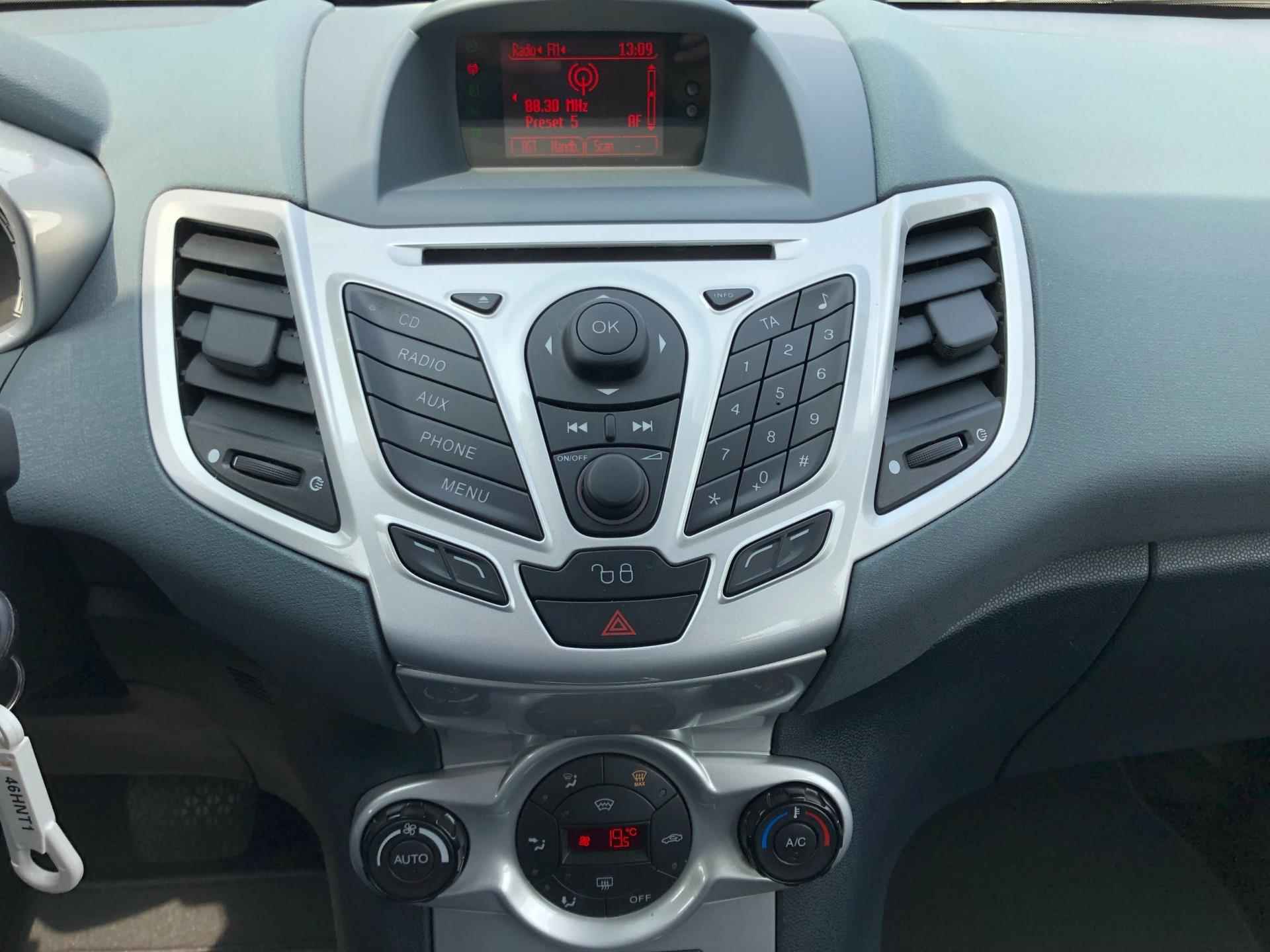 Ford Fiesta 1.4 Titanium automaat - 5/14