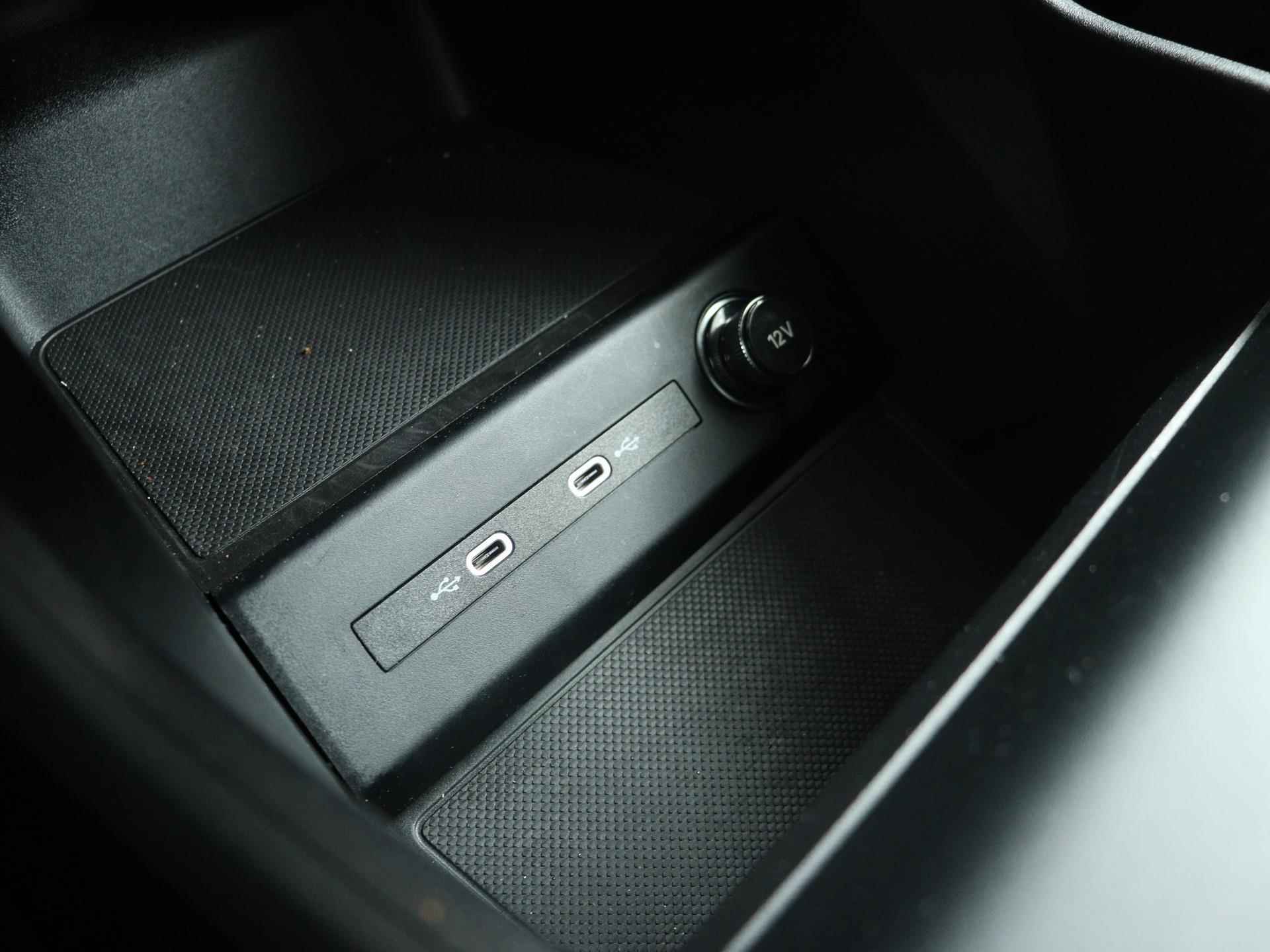 Audi Q4 e-tron 40 Launch edition S Competition 77 kWh 204 PK | S-Line | Sportstoelen | Warmtepomp | Stoelverwarming | Optiek Zwart | - 48/50