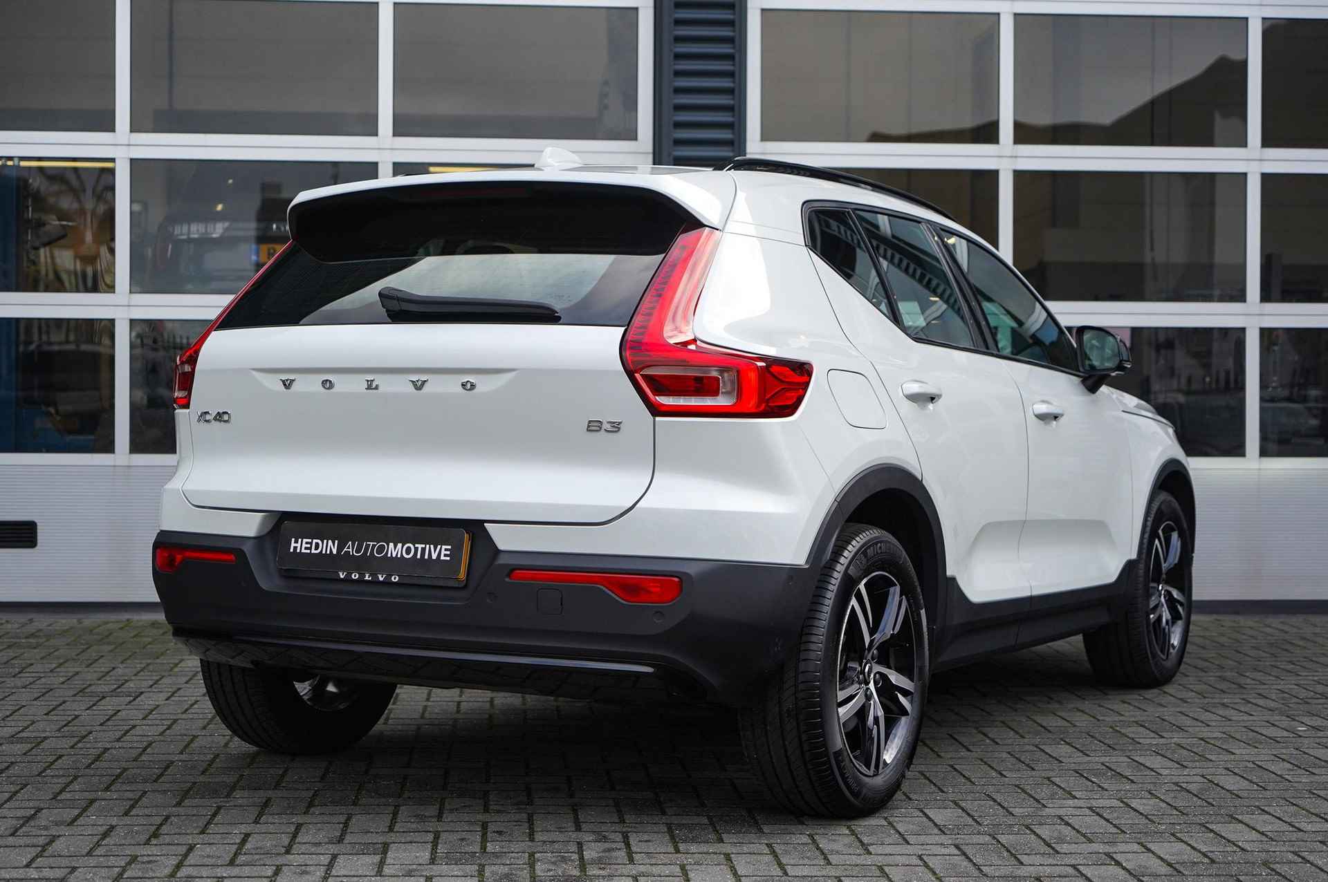 Volvo XC40 2.0 B3 Plus Dark Parkeerverwarming met timer | Elektrisch wegklapbare trekhaak | Verwarmde voorruit - 6/30