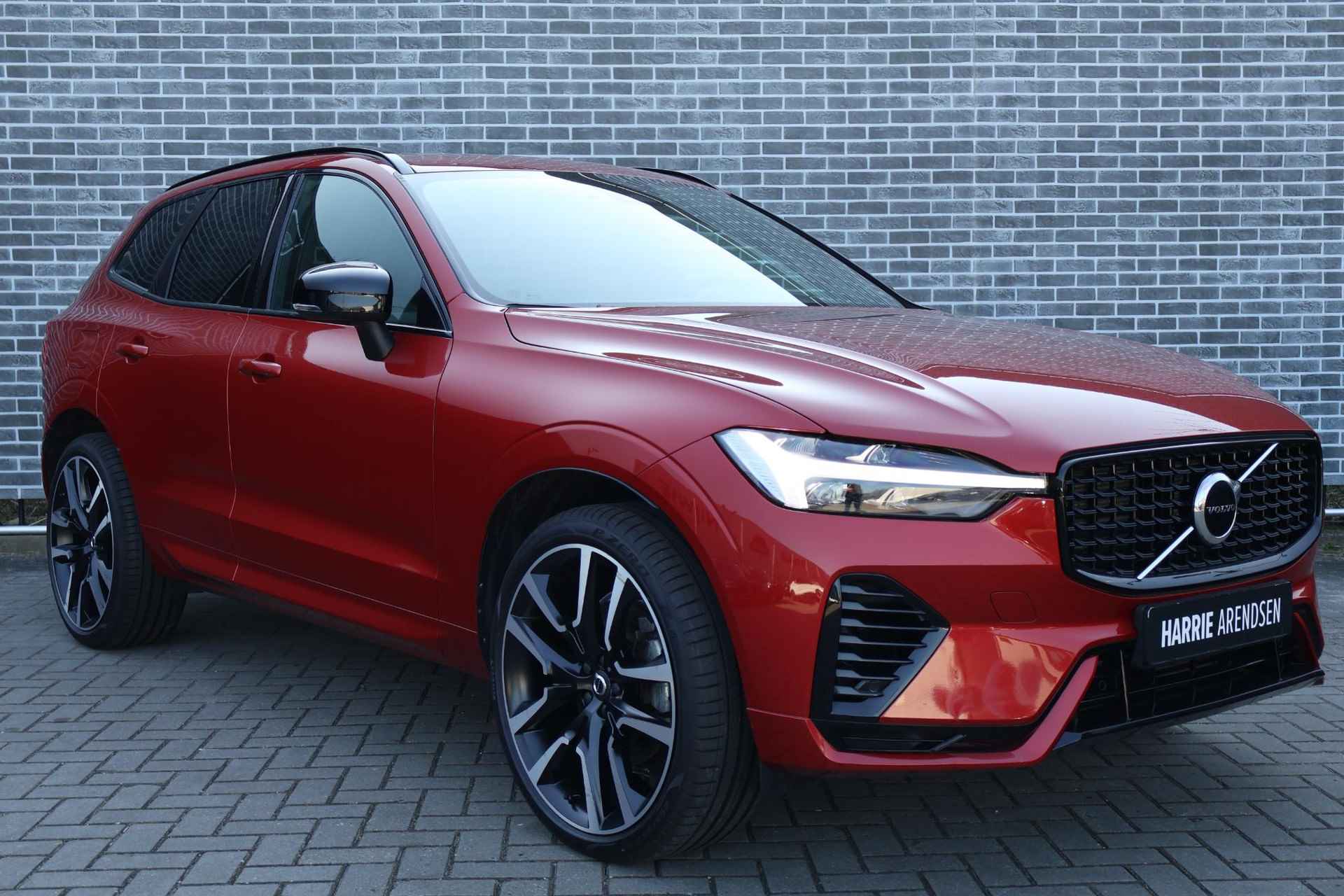 Volvo XC60 2.0 T6 Plug-in hybrid AWD R-Design | Trekhaak | Schuif/kanteldak | Achteruitrijcamera | 22 Inch - 3/31