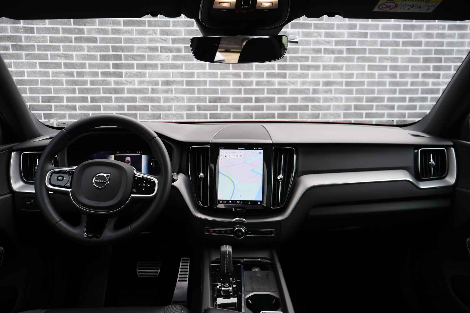 Volvo XC60 2.0 T6 Plug-in hybrid AWD R-Design | Trekhaak | Schuif/kanteldak | Achteruitrijcamera | 22 Inch - 19/31