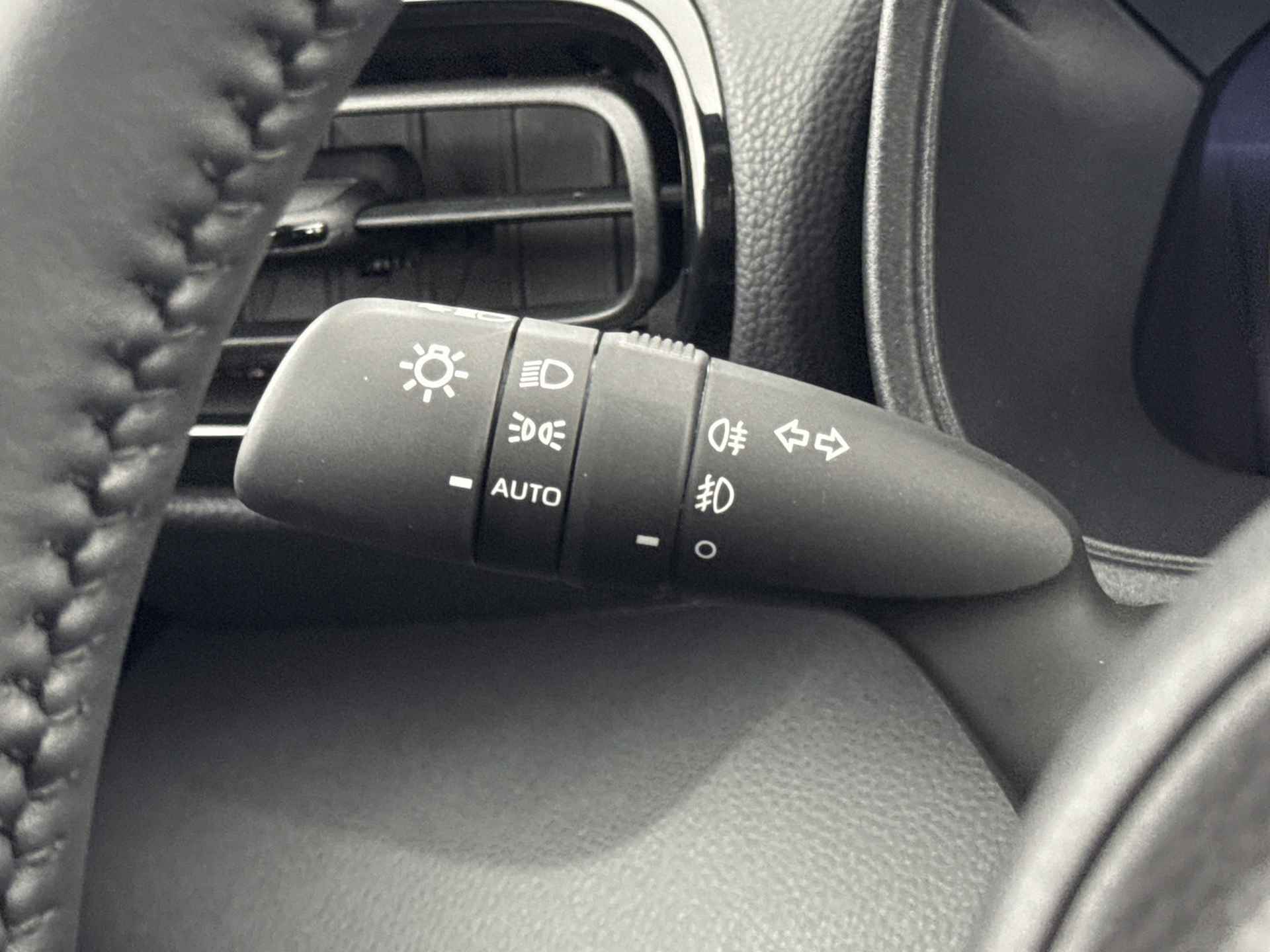 Toyota Yaris Hybrid 130 Launch Edition | Apple CarPlay | JBL | Camera | - 23/43