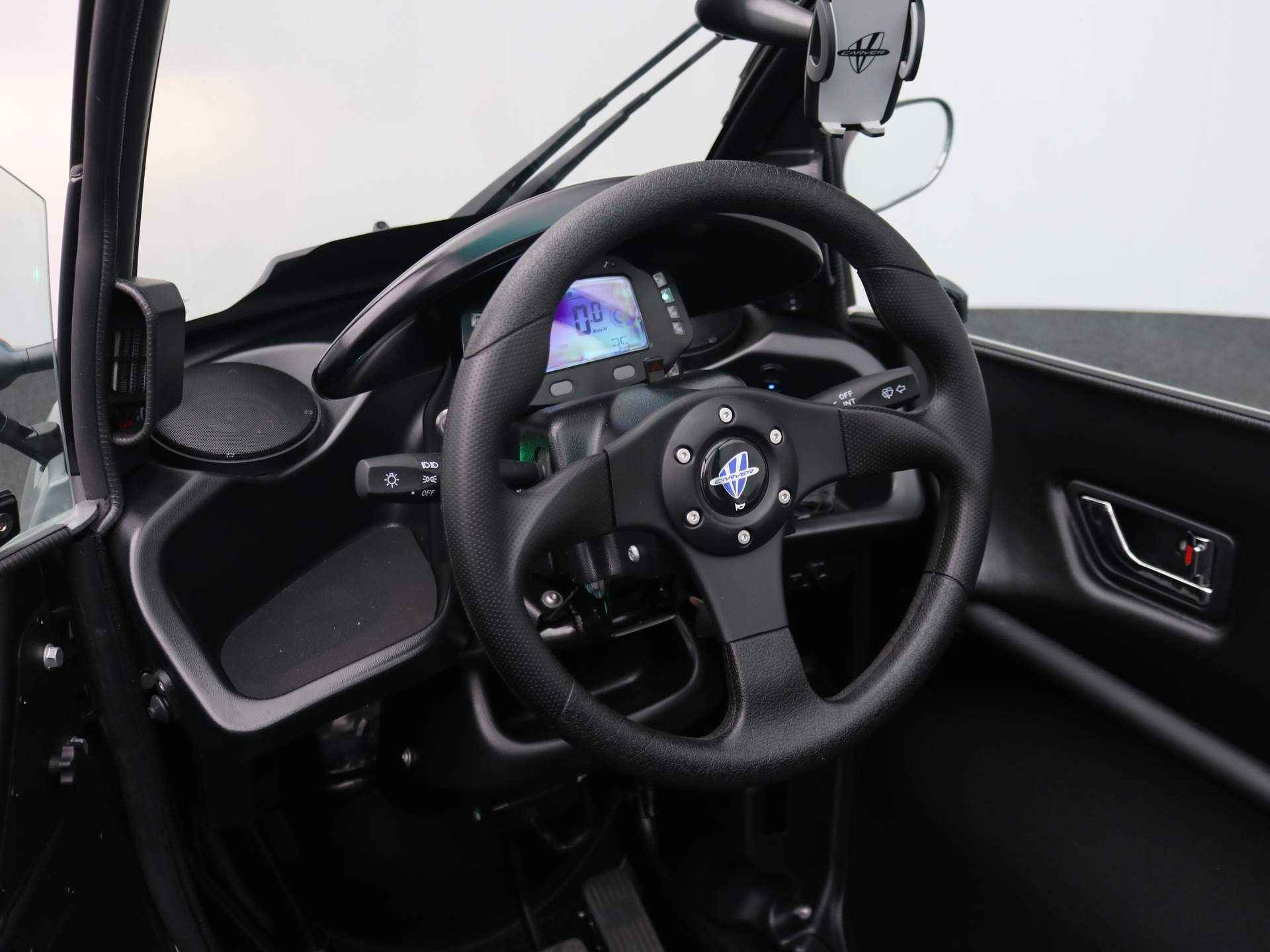 Carver R+ Brommobiel | Voorruit verwarming | Bluetooth Audio | Cabrio dak | Dynamic Driving Modes | Telefoonhouder | USB | Geen wegenbelasting | 130KM Actieradius | Binnen 3 uur opgeladen! - 7/27