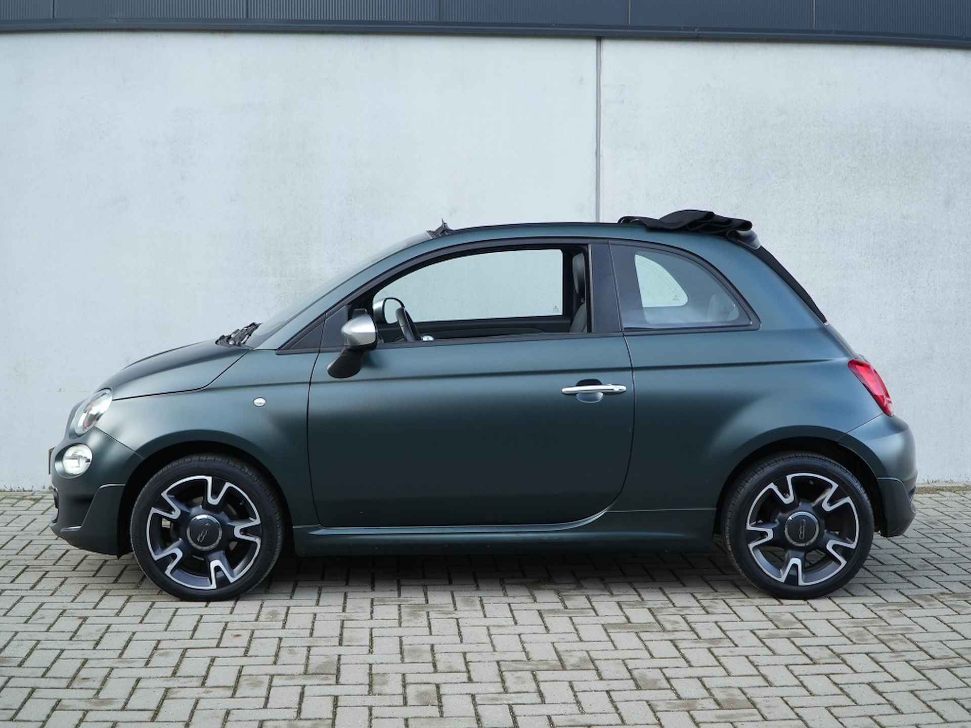 Fiat 500 C 1.2 Rockstar 69 PK | Carplay | Mat Groen | 16" - 5/21