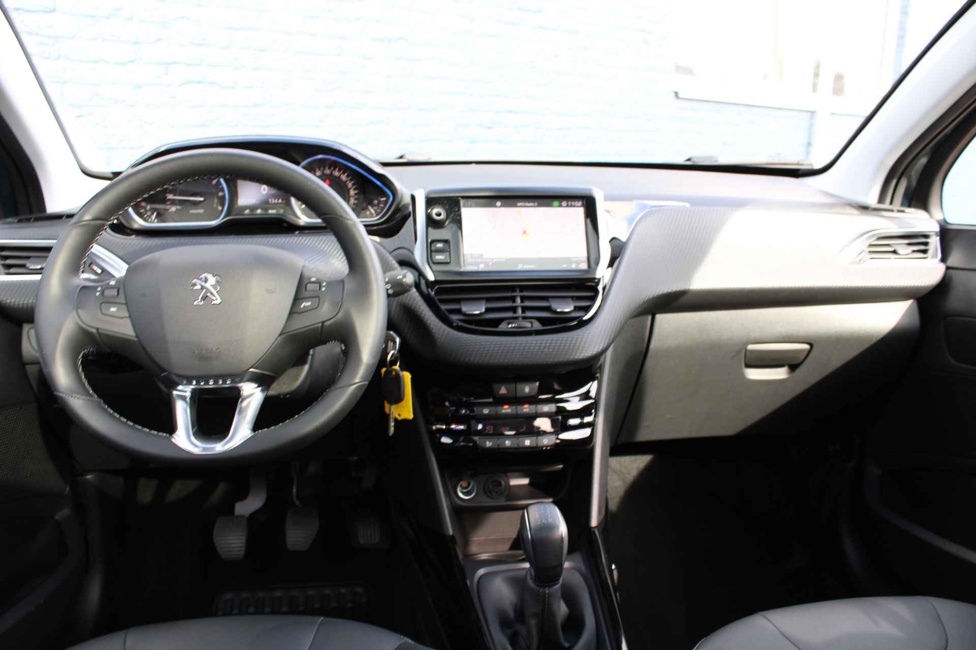 Peugeot 2008 SUV 1.2 PureTech 110pk Allure | Navigatie | Bluetooth | Panoramadak | Camera | 72.000km | - 14/29
