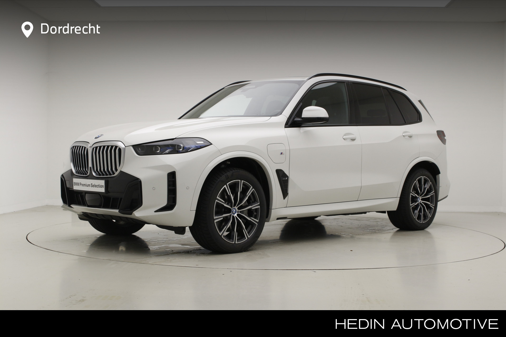 BMW X5 xDrive50e | M-Sport | Panorama | Harman Kardon | Comfort Stoelen | Driver Ass. Professional | Soft Close | Trekhaak