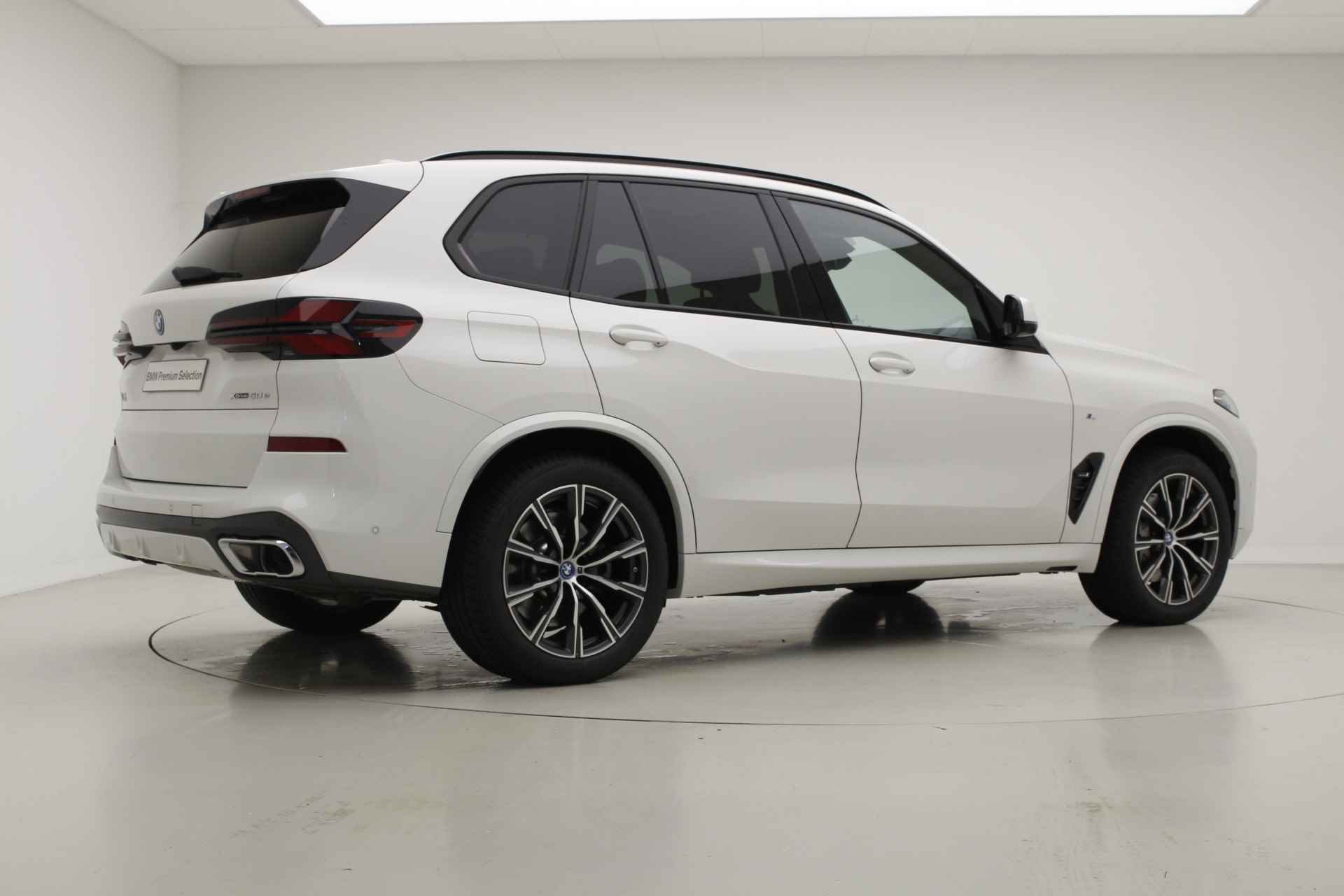 BMW X5 xDrive50e | M-Sport | Panorama | Harman Kardon | Comfort Stoelen | Driver Ass. Professional | Soft Close | Trekhaak - 3/46