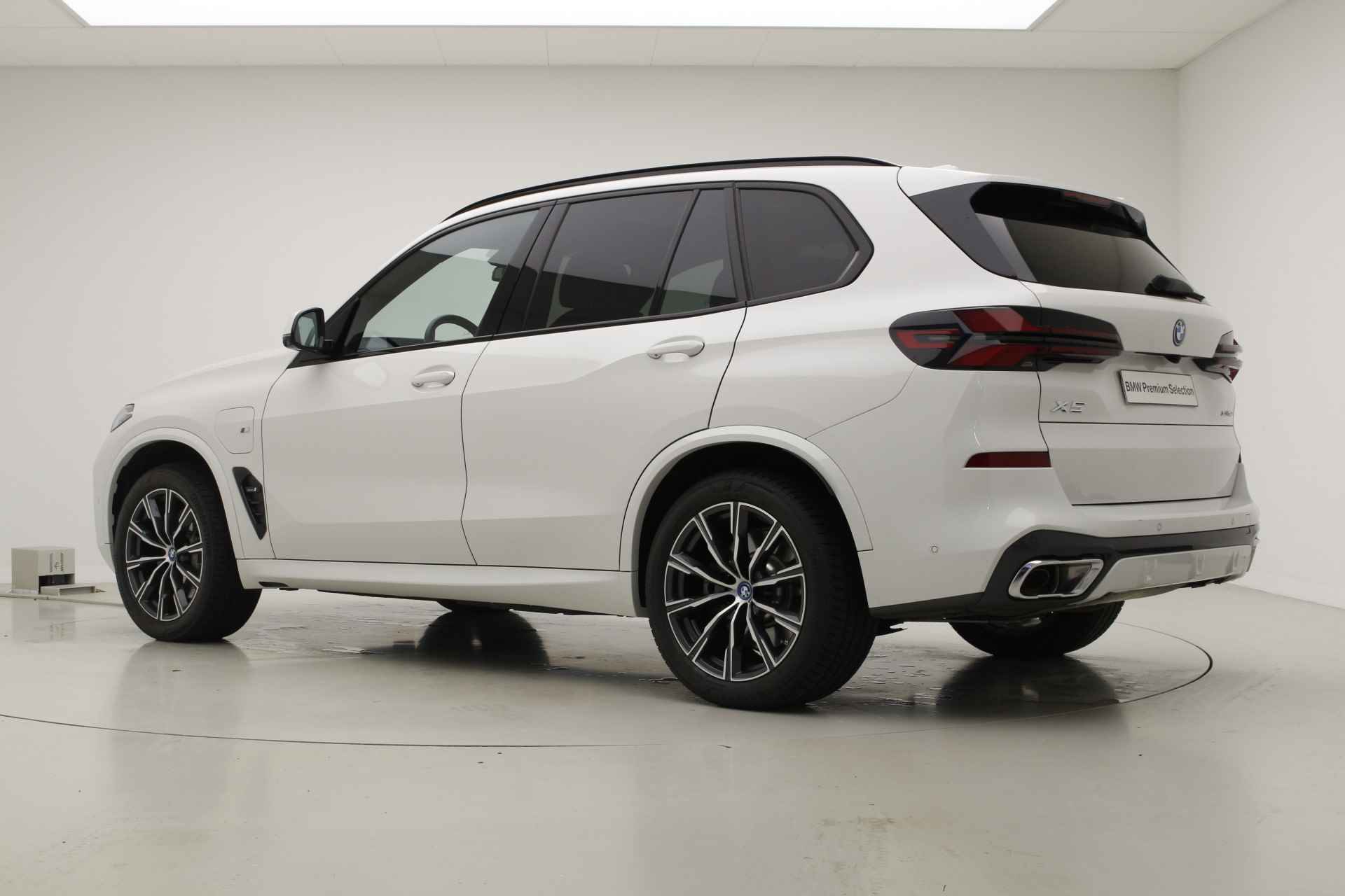 BMW X5 xDrive50e | M-Sport | Panorama | Harman Kardon | Comfort Stoelen | Driver Ass. Professional | Soft Close | Trekhaak - 7/46