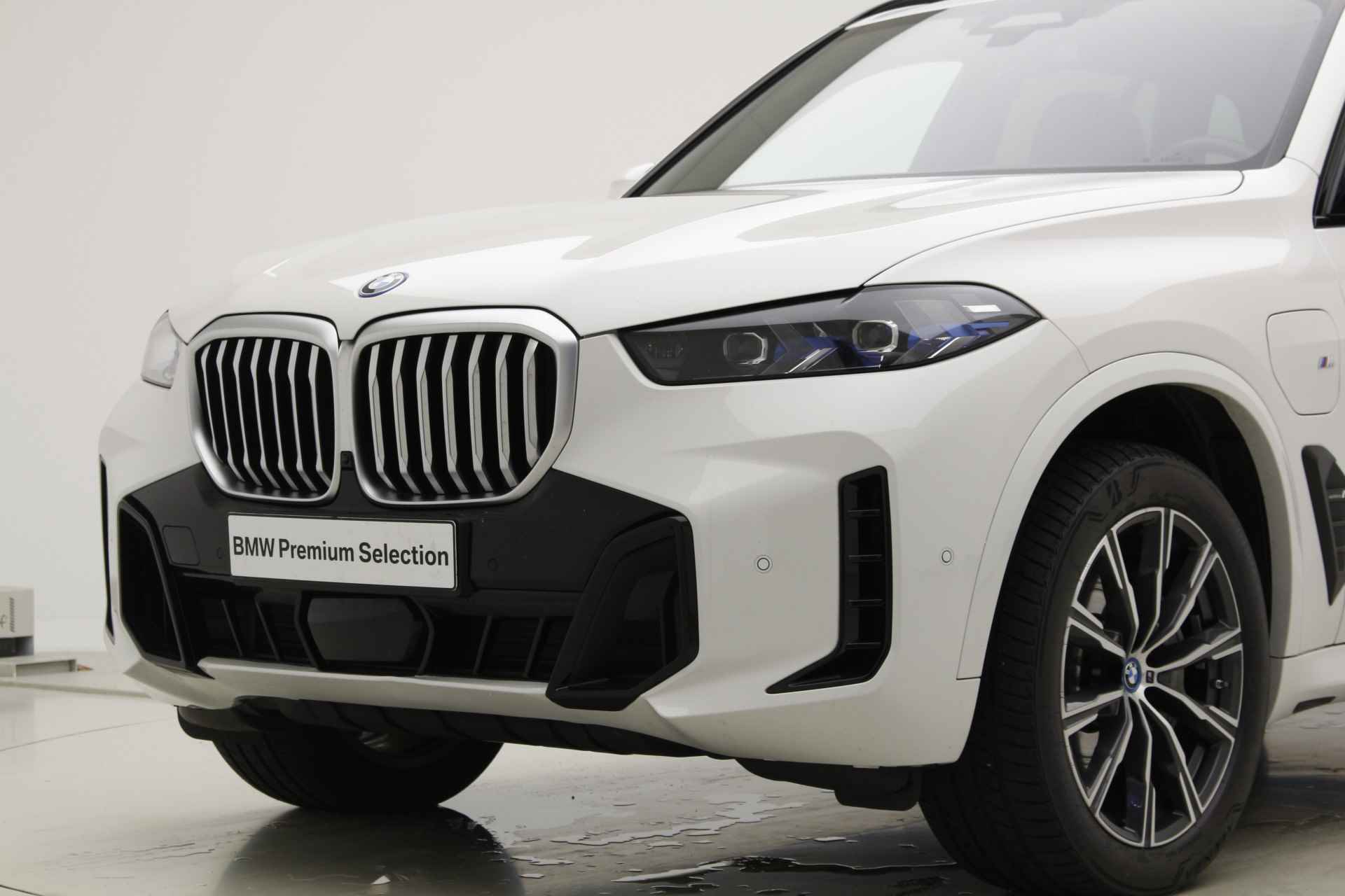 BMW X5 xDrive50e | M-Sport | Panorama | Harman Kardon | Comfort Stoelen | Driver Ass. Professional | Soft Close | Trekhaak - 9/46