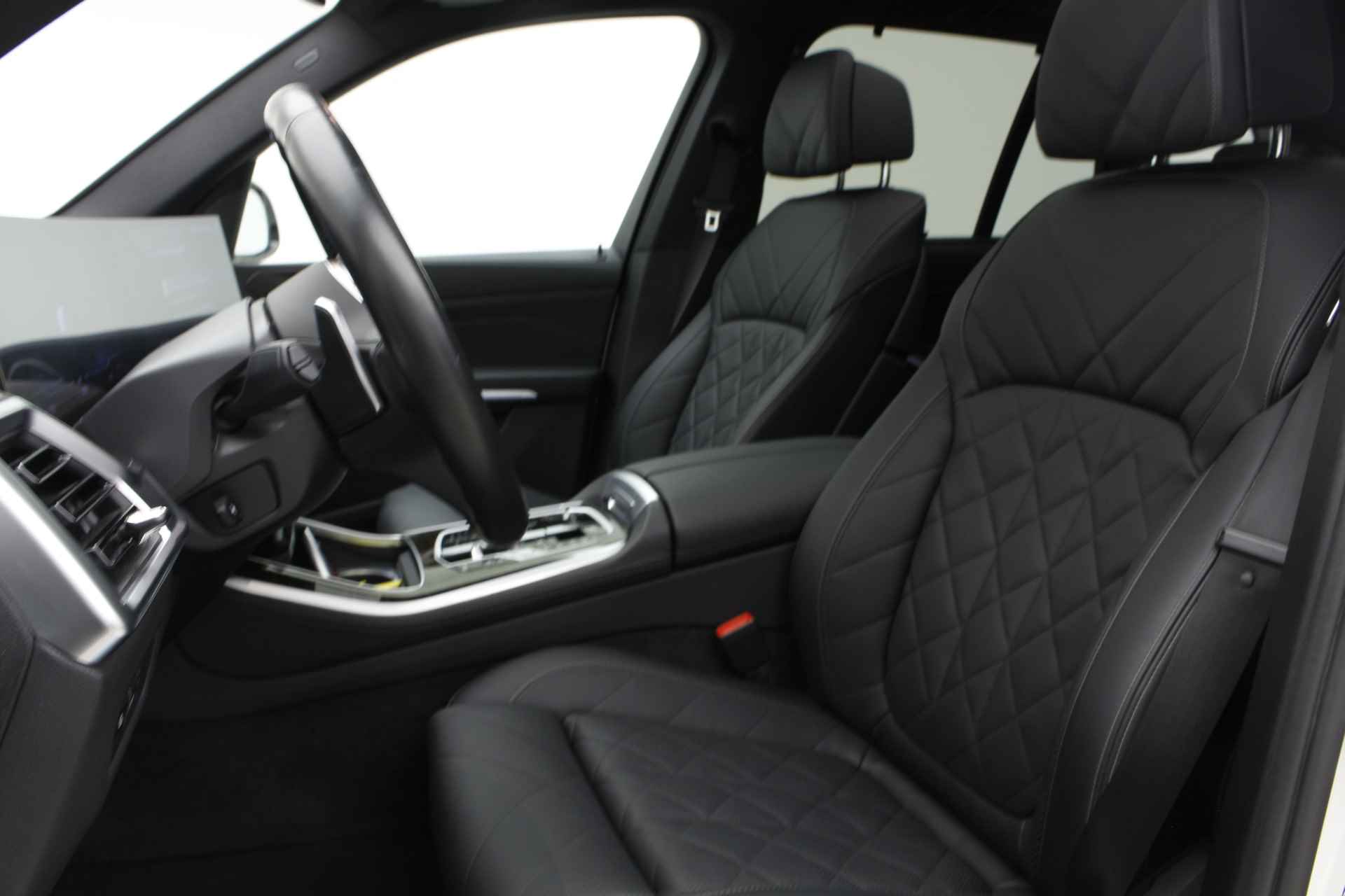 BMW X5 xDrive50e | M-Sport | Panorama | Harman Kardon | Comfort Stoelen | Driver Ass. Professional | Soft Close | Trekhaak - 18/46