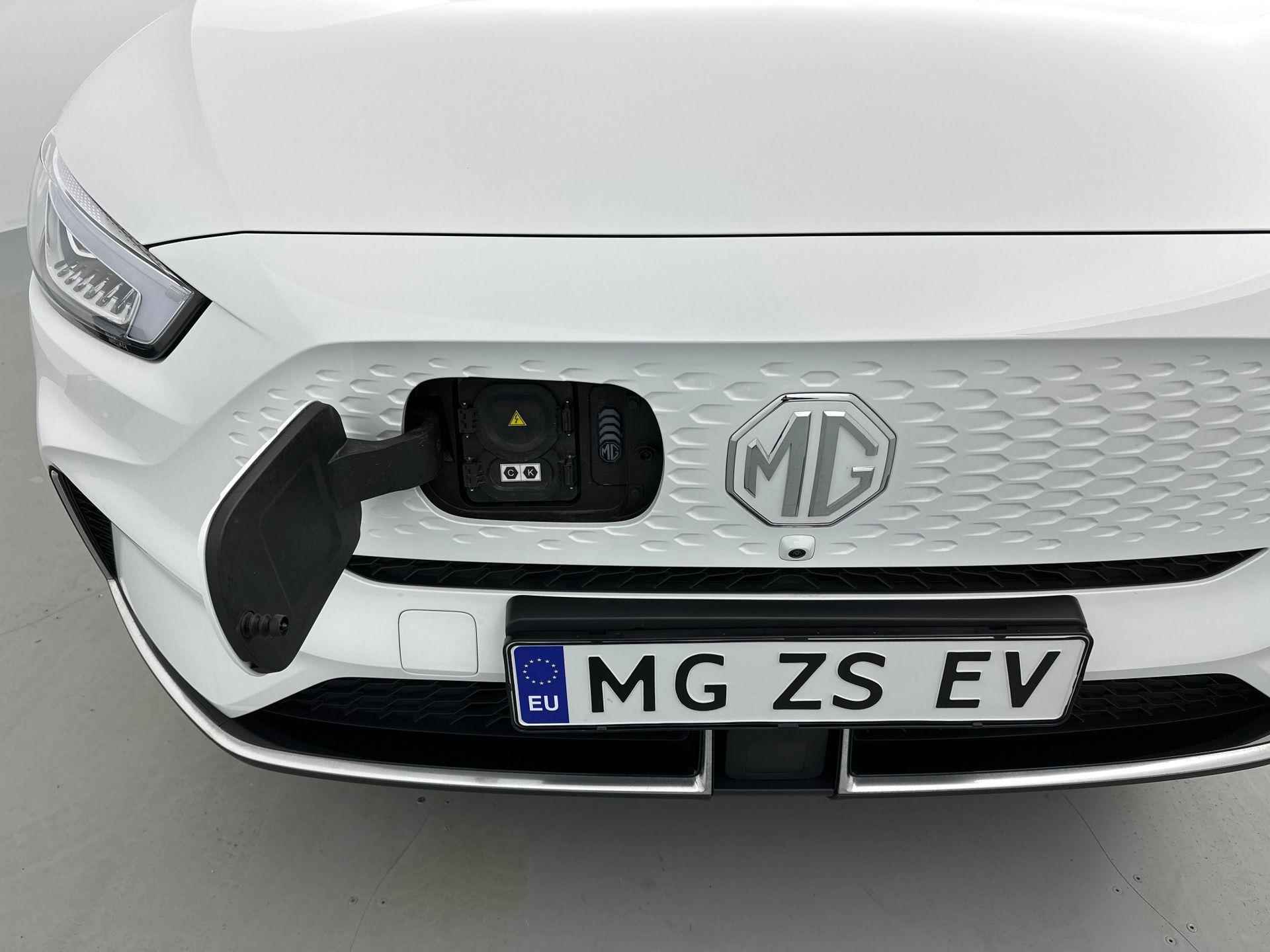 MG ZS EV Long Range Luxury 70 kWh NIEUW | Platinum Deal | €6.200 Korting | Subsidie €2.000 | Panoramadak | Apple Carplay | 360 Camera | PDC - 7/24