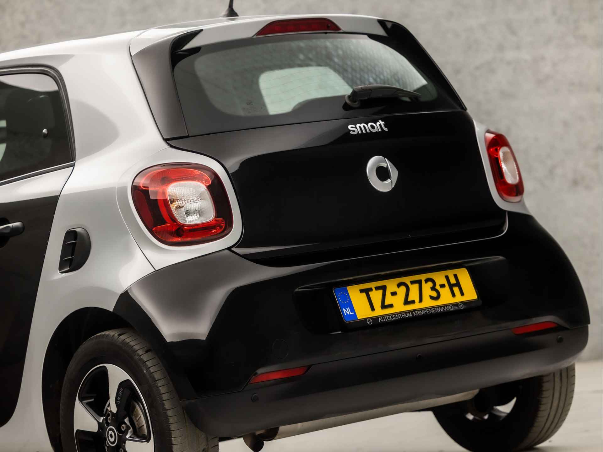 Smart Forfour 1.0 Sportline (DUAL TONE, RADIO, NAP, CLIMATE, CRUISE, SPORTSTOELEN, ELEK PAKKET, LM VELGEN, PARKEERSENSOREN, STUURWIEL MULTIFUNCTIONEEL, NIEUWE APK, NIEUWSTAAT) - 11/29