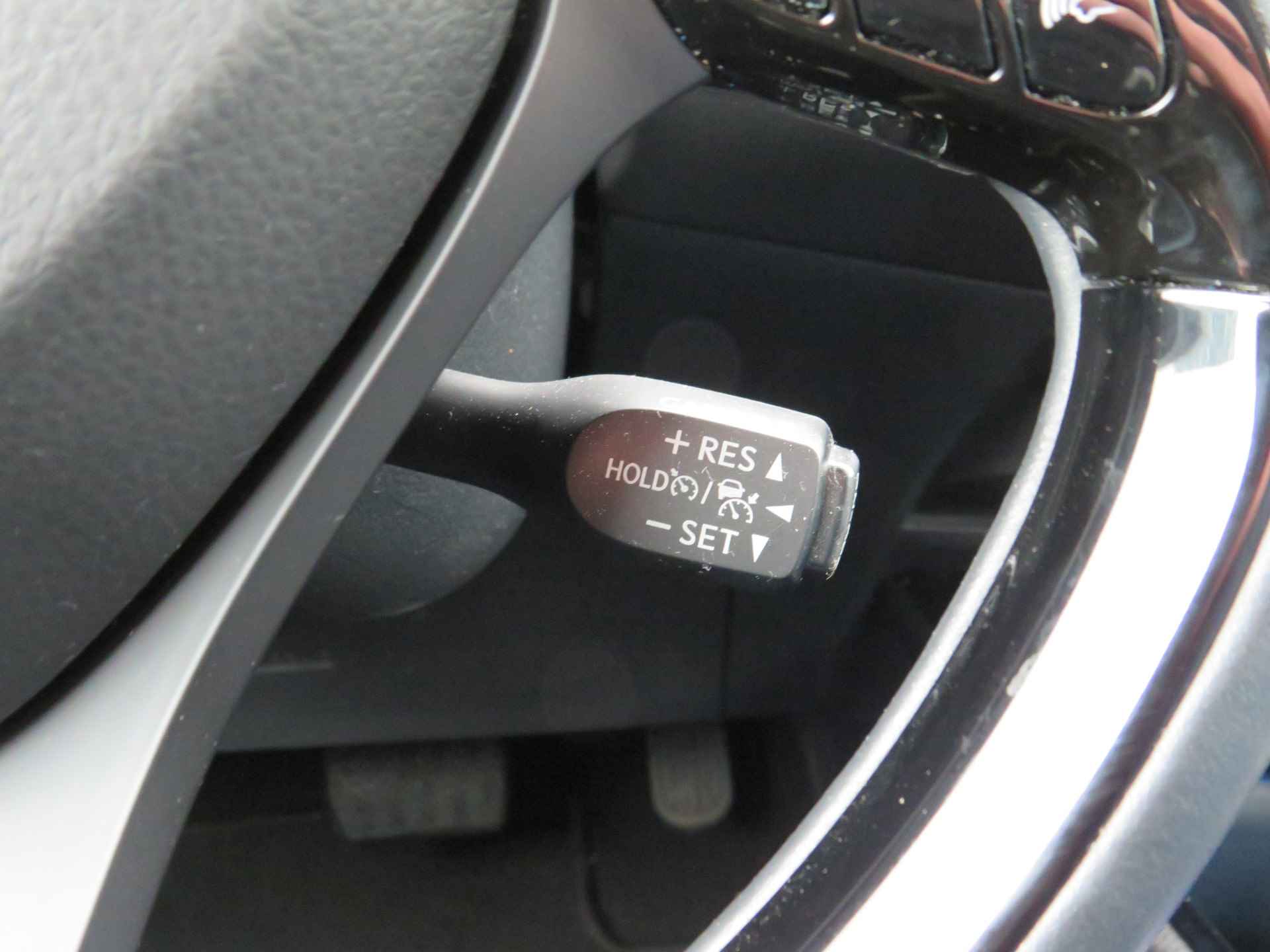 Toyota C-HR 1.8 Hybrid Dynamic Automaat, Navigatie, CruiseControl, 18"inch LM velgen, Apple Carpl./Andr. auto - 18/30