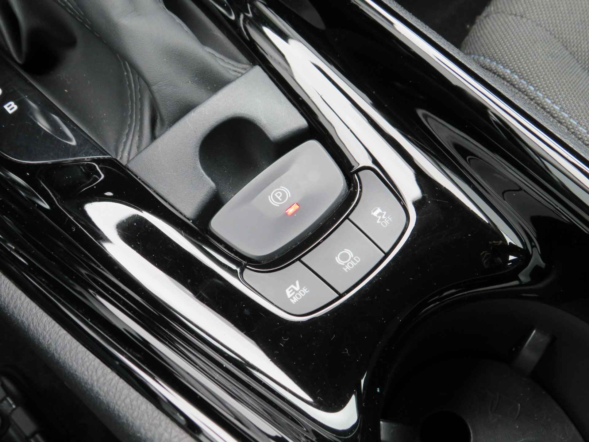 Toyota C-HR 1.8 Hybrid Dynamic Automaat, Navigatie, CruiseControl, 18"inch LM velgen, Apple Carpl./Andr. auto - 22/30