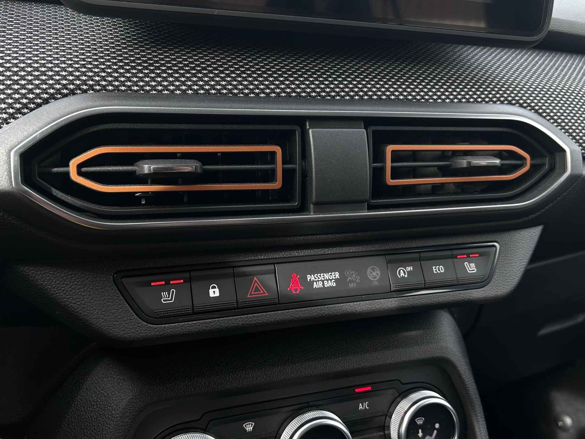 Dacia Sandero Stepway 1.0 TCe 100 Bi-Fuel Comfort / LPG / Climate / Apple carplay / PDC achter / Cruise / Stoelverwarming / Bluetooth / Armsteun / LED / automatisch dimlicht / - 28/41